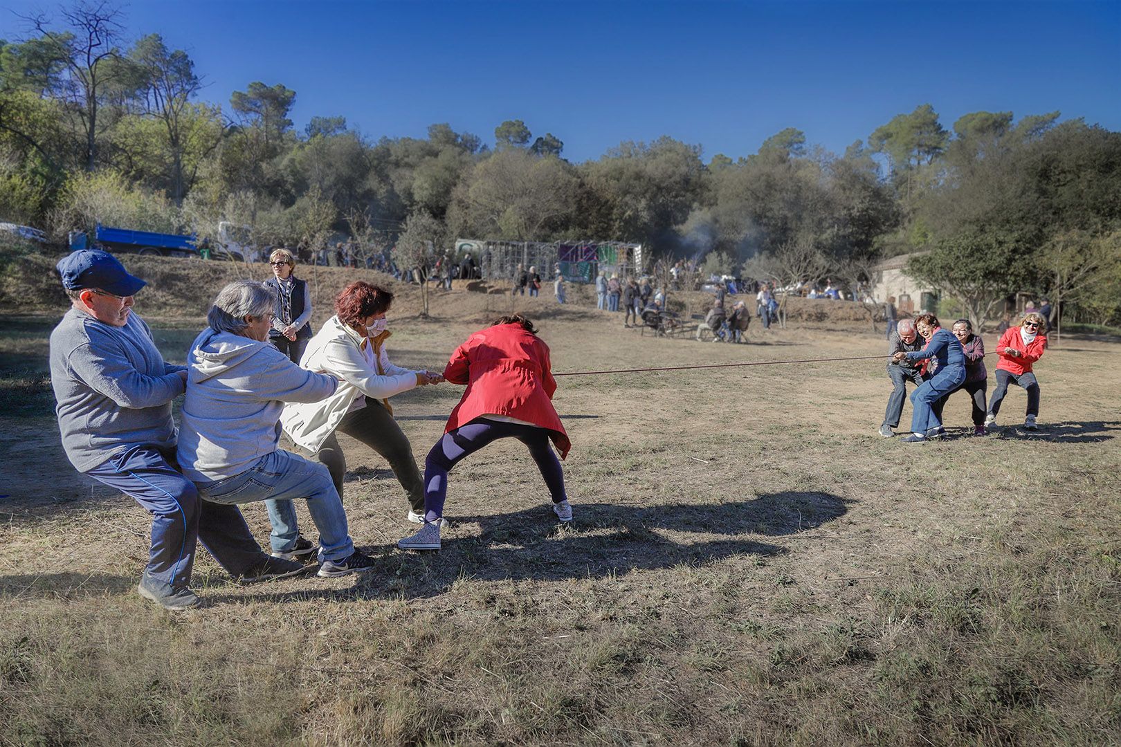 Els jocs populars. Estirar la corda manté viu l’esperit lúdic i competitiu de la festa.FOTO: Jesus Isanta (2022) 