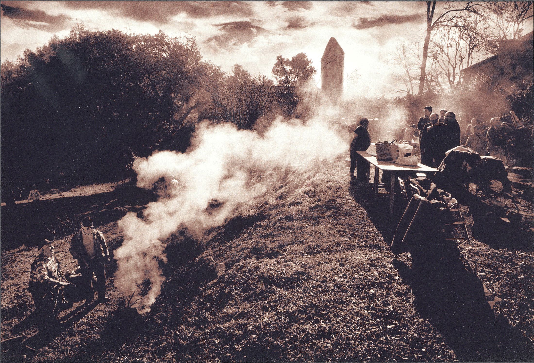 El paisatge de l’Aplec. Un escenari que es manté fidel a si mateix mentre la celebració continua renovant-se cada novembre. FOTO: Miquel Alba 2001