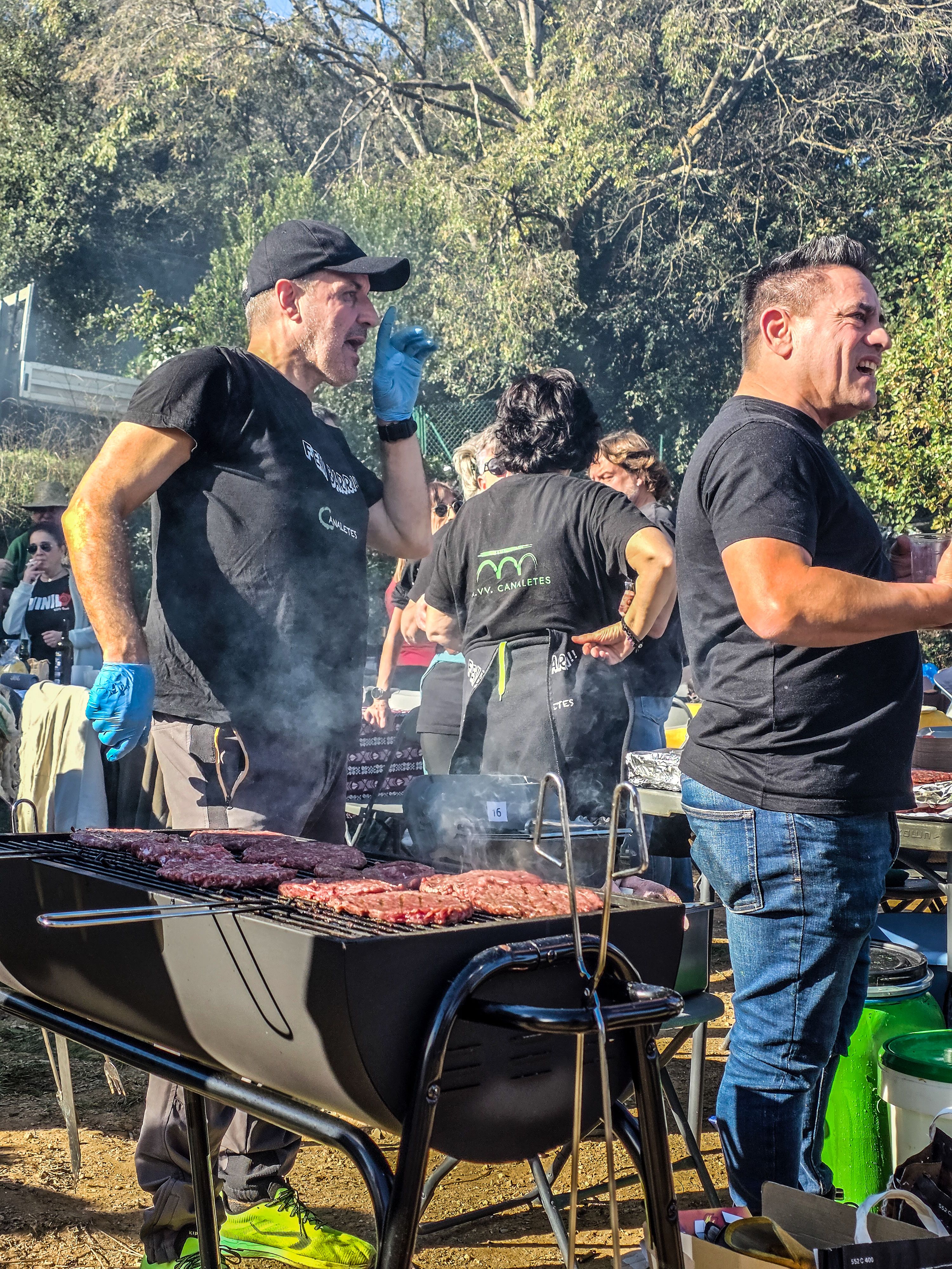 L'Aplec de Sant Iscle també hi ha moment de barbacoa amb amics i familia. Foto: Marc Mata