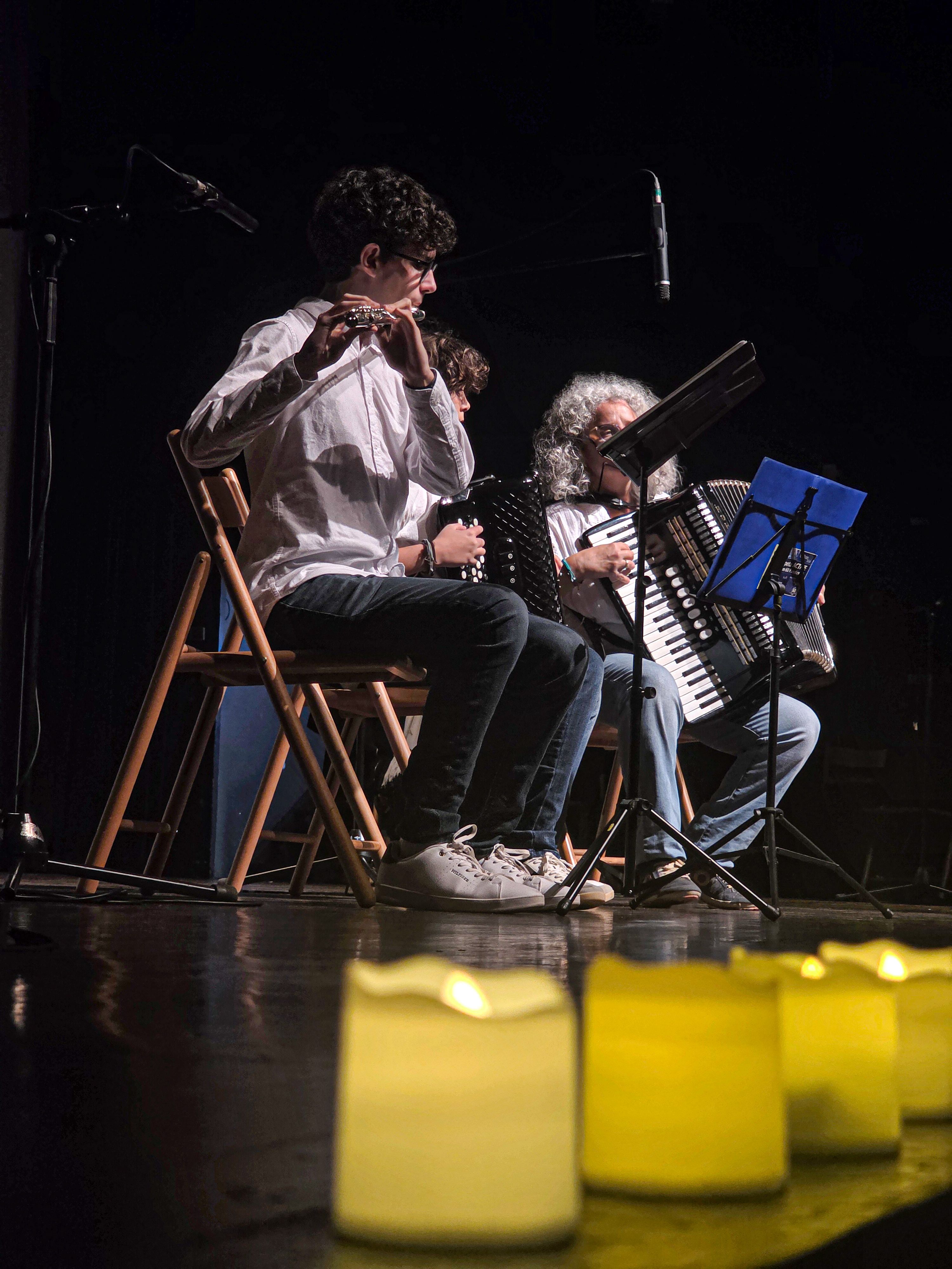 Música en l'acte de solidaritat amb Palestina. FOTO: Marc Mata