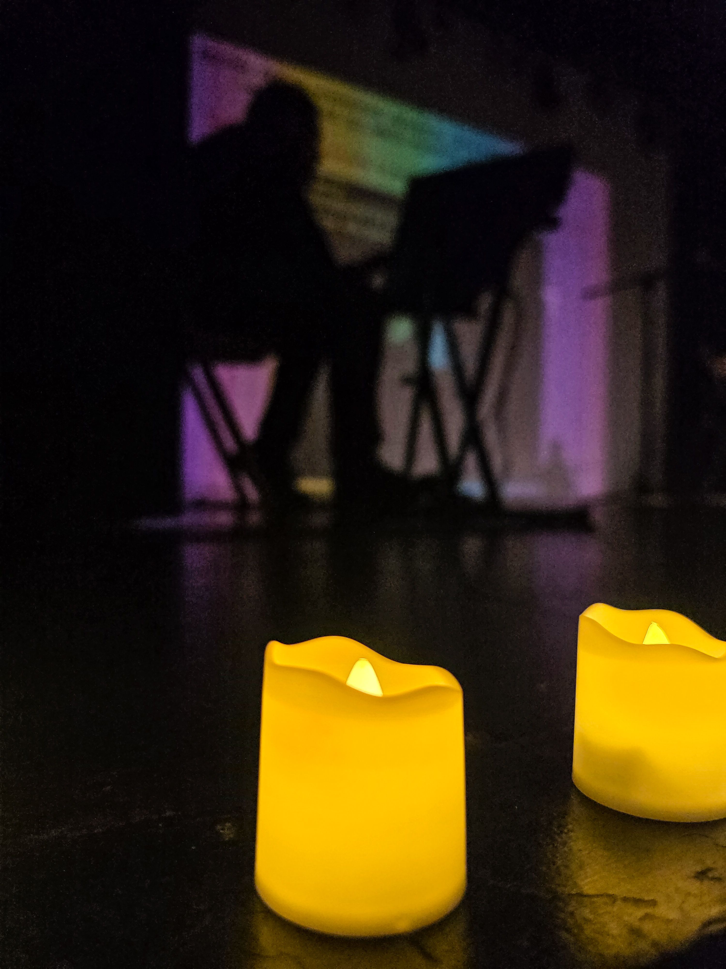 Espelmes en l'acte solidari. FOTO: Marc Mata