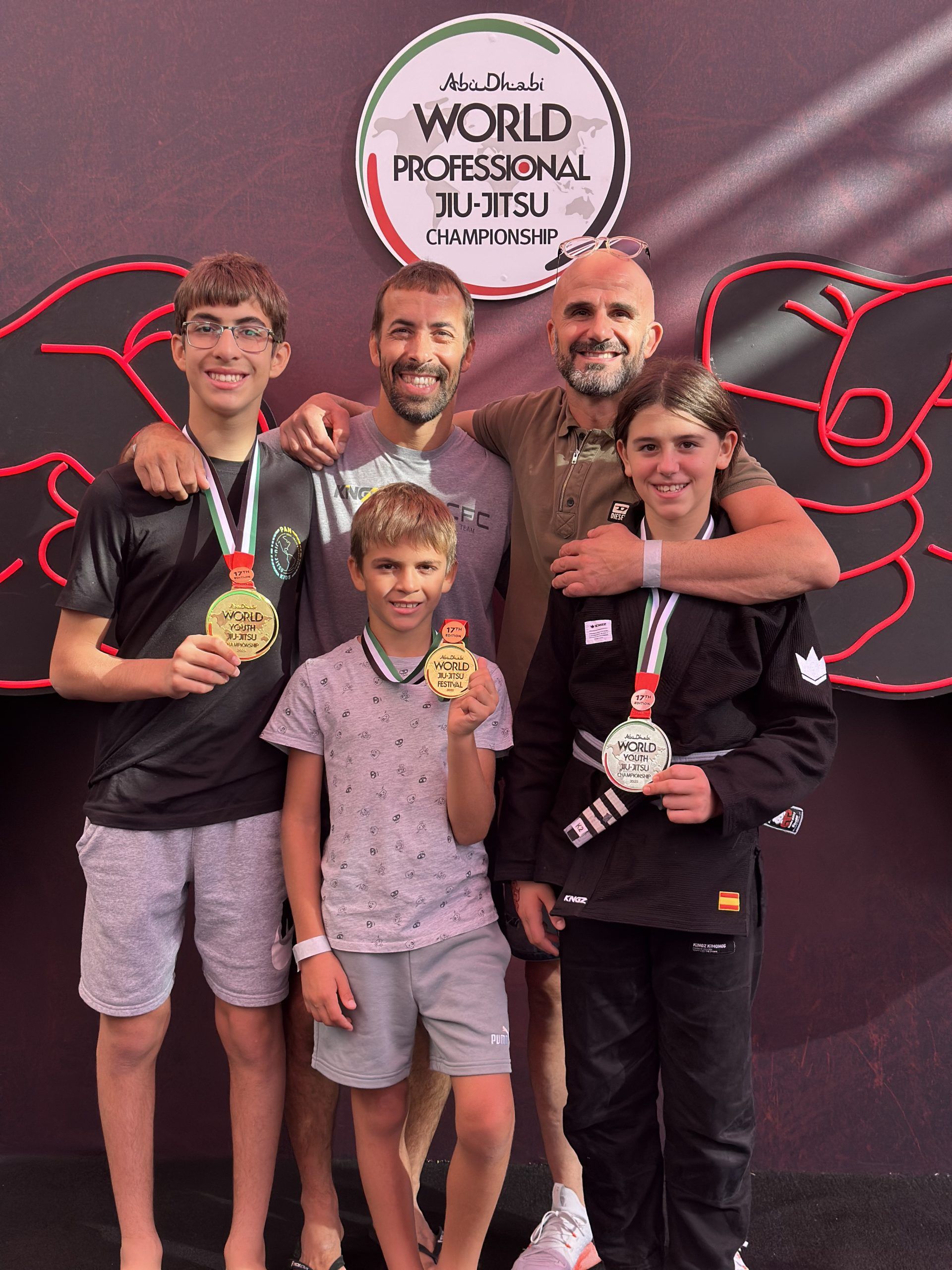 Medallistes cerdanyolencs al mundial de Jiu-Jitsu i professors del Cerdanyola Fight Club FOTO: Cedida