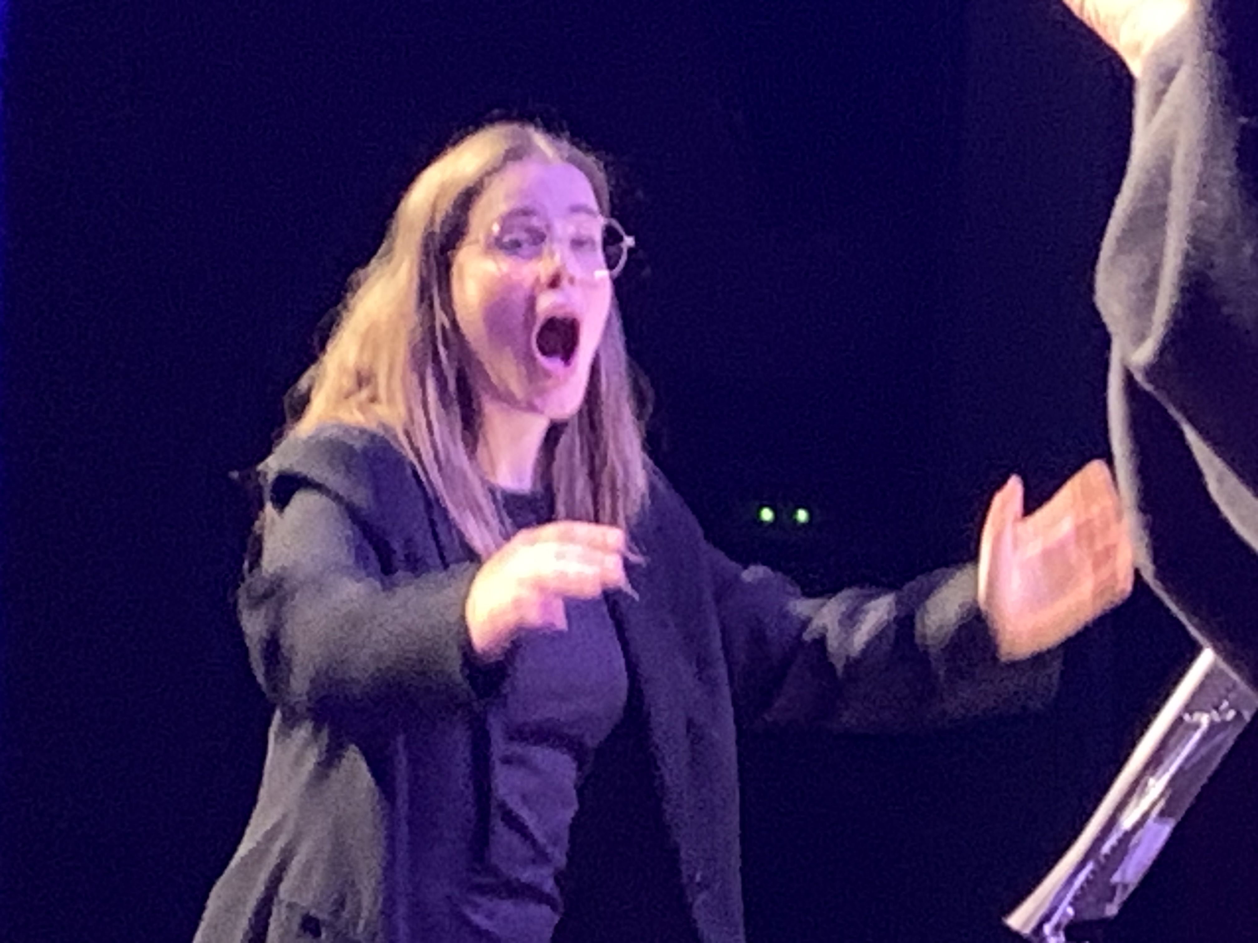 Carla Obach Esteban, directora temporal de la coral, durant el Concert de Santa Cecília. FOTO: Judit Josa