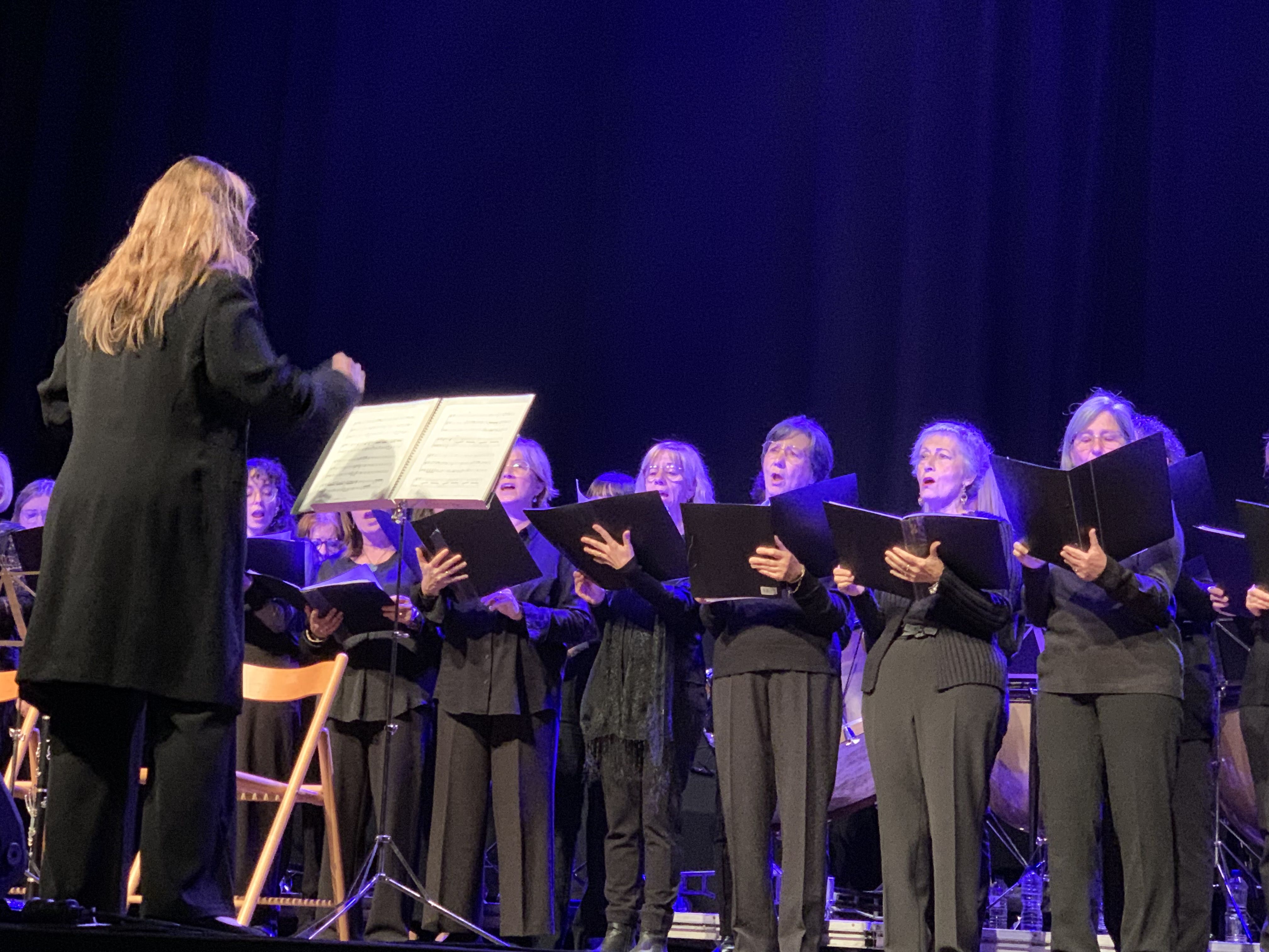 Vista de la coral des de la platea durant el Concert de Santa Cecília. FOTO: Judit Josa
