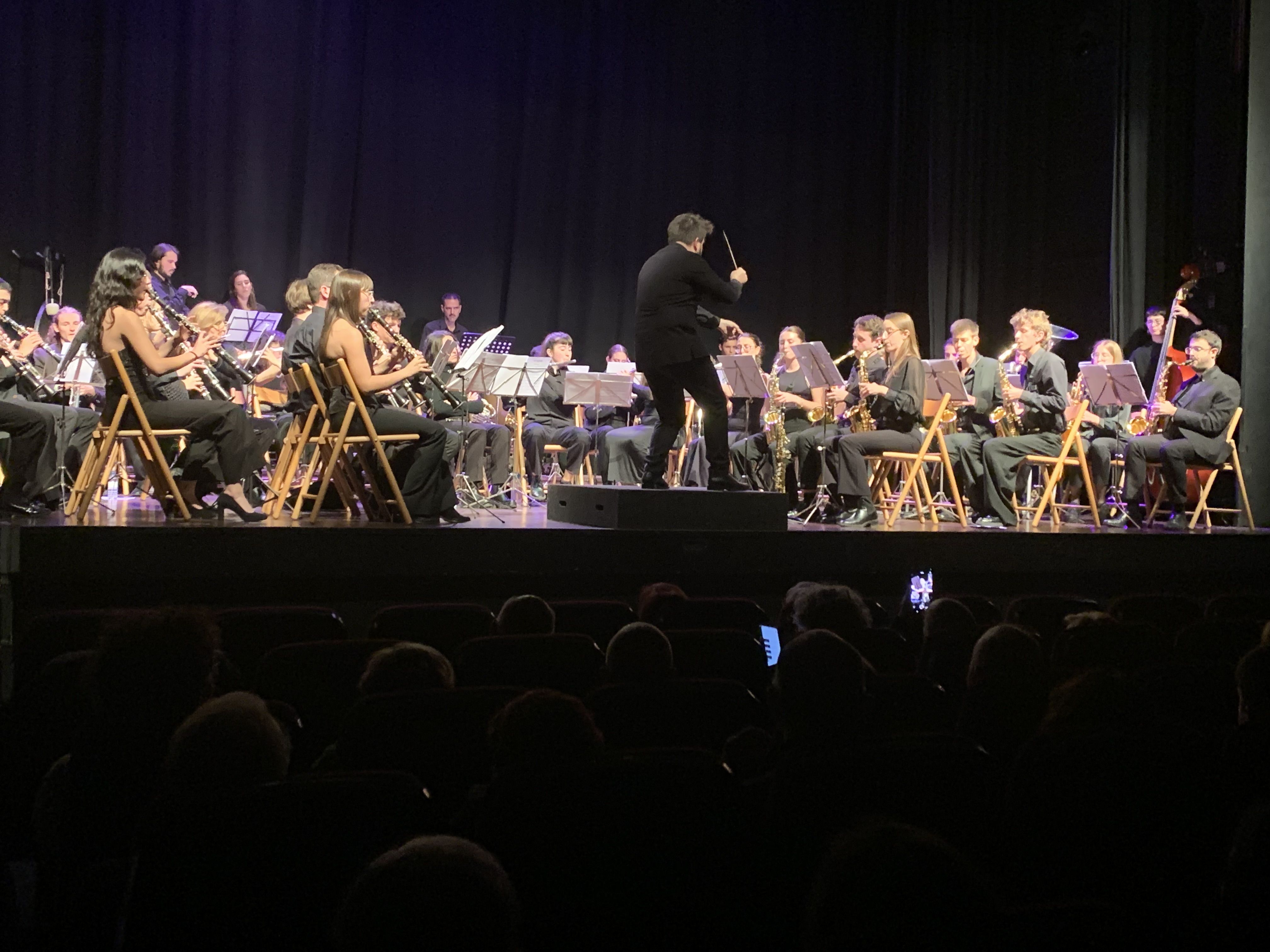 La Banda, en plena interpretació del repertori del segle XX al Concert de Santa Cecília. FOTO: Judit Josa