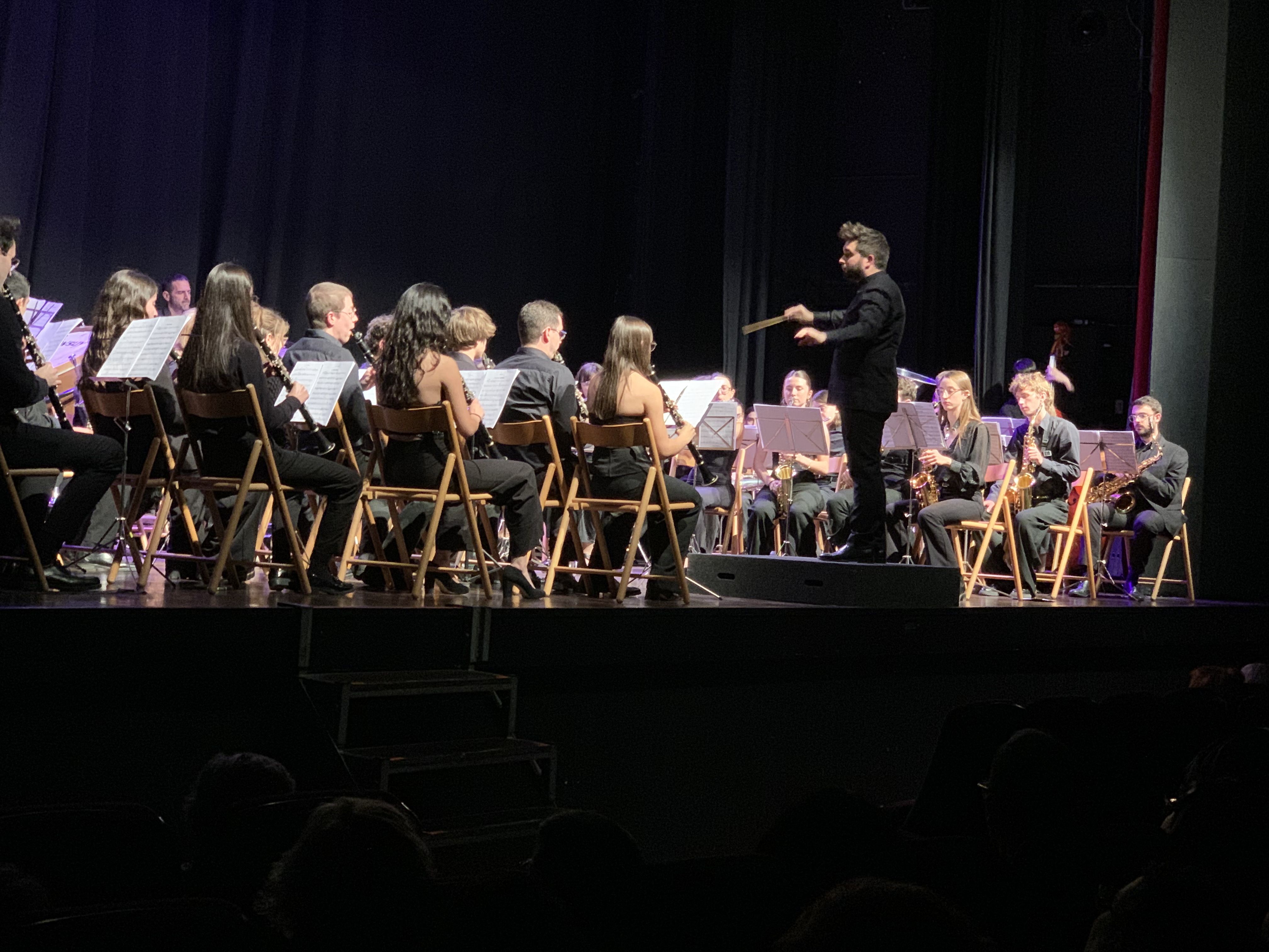La Banda, en plena interpretació del repertori del segle XX al Concert de Santa Cecília. FOTO: Judit Josa