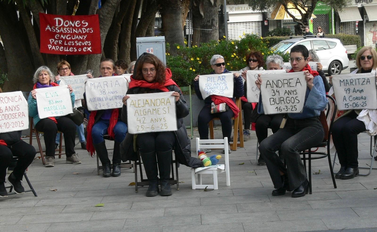 Acció per visibilitzar els assassinats del 2025 del col·lectiu Diguem Prou, aquest diumenge 23 de novembre, en el marc d'una jornada del 25 N. Foto: Cedida