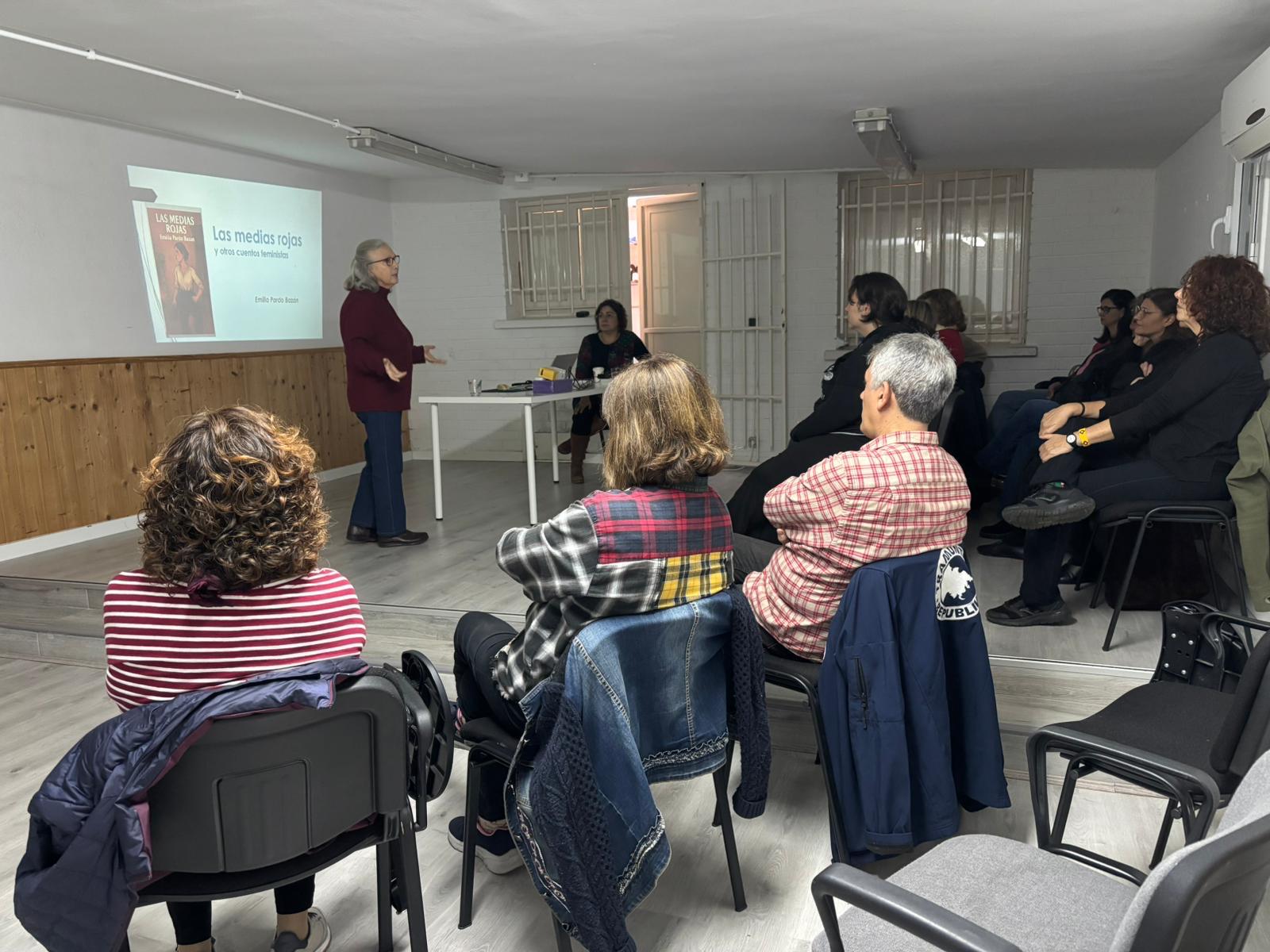 Lectura i xerrada de textos d'Emilia Pardo Bazán, en un dels actes del 25 N de Dones per la Igualtat. FOTO: Cedida