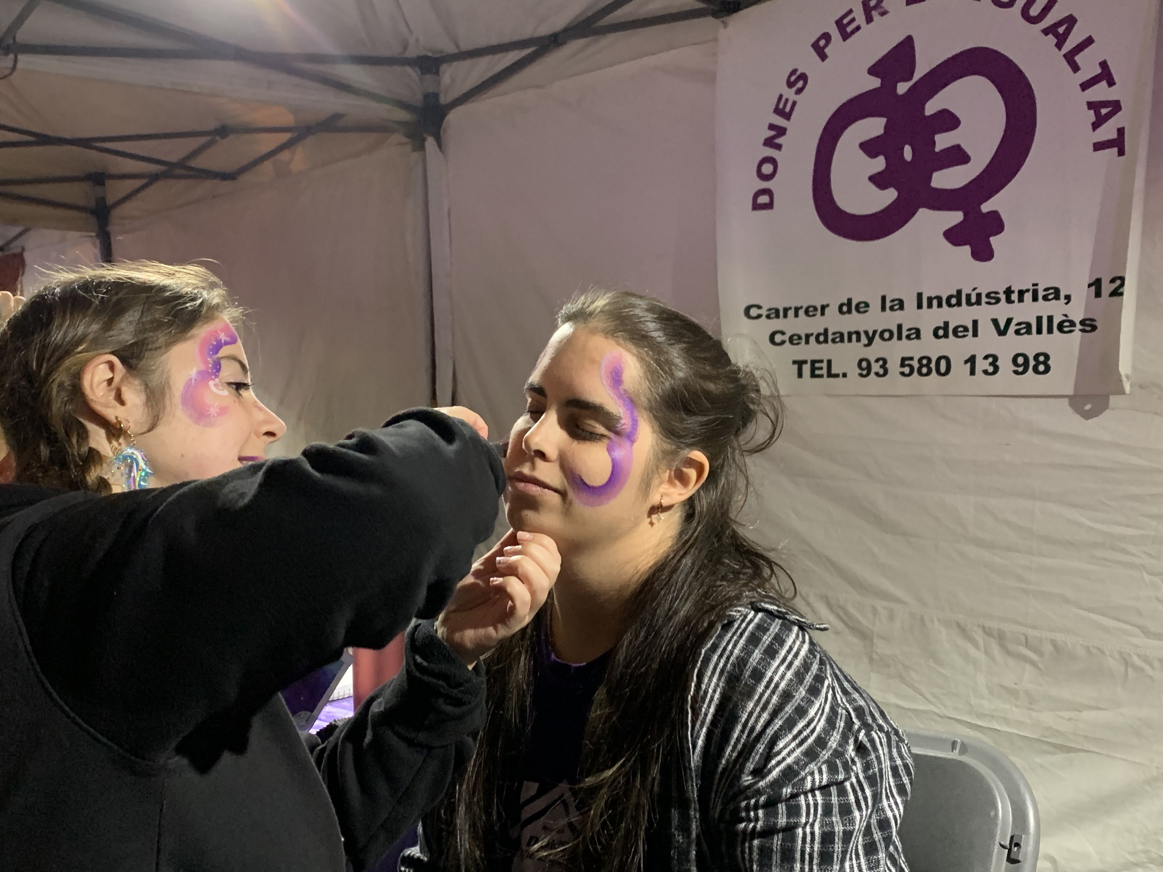 Pintacares de Dones per la Igualtat. FOTO: Judit Josa