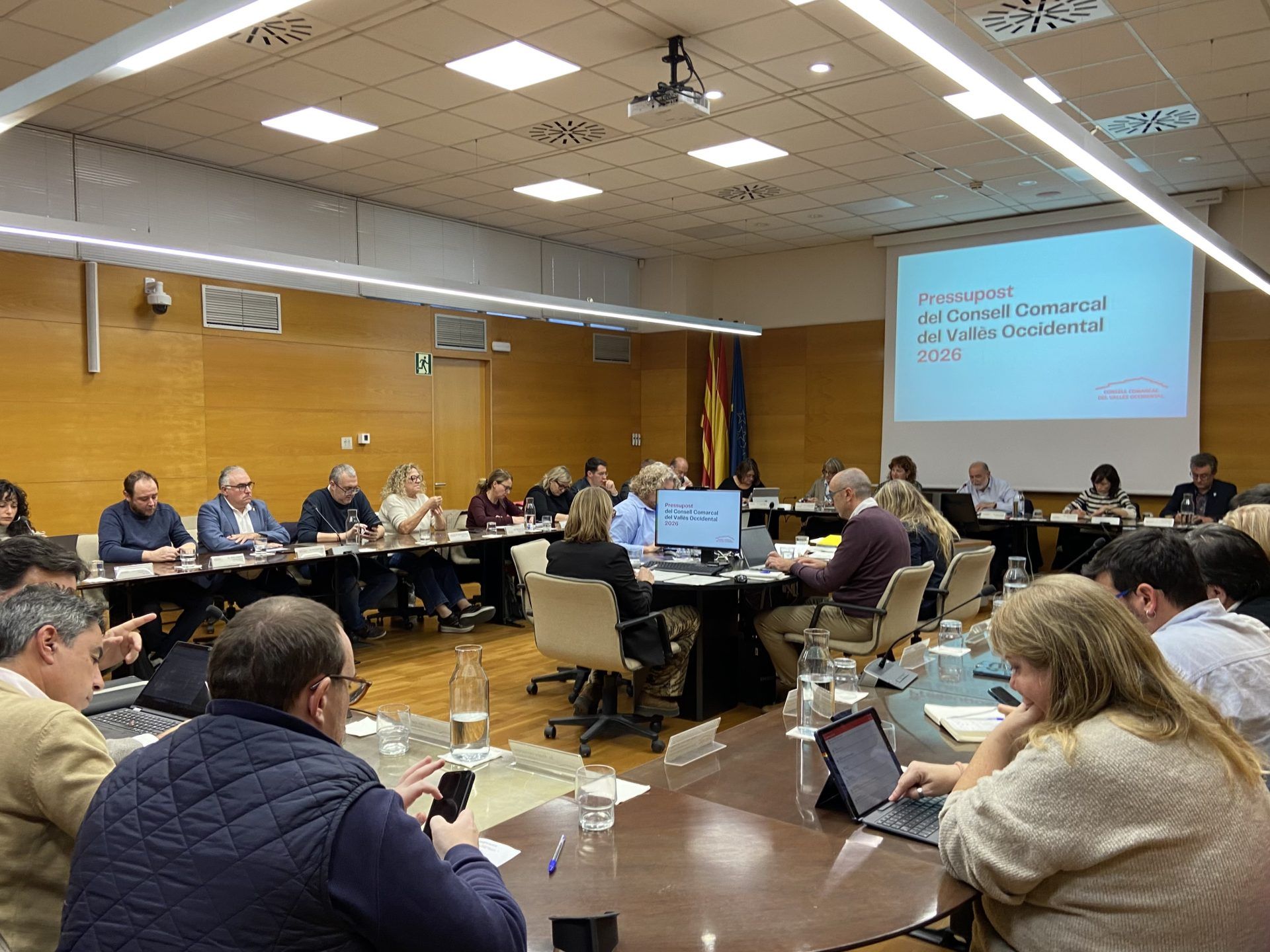 Sessió del Consell Comarcal del Vallès Occidental, el dimecres 26, per aprovar els comptes per al 2026. FOTO: Consell comarcal. 