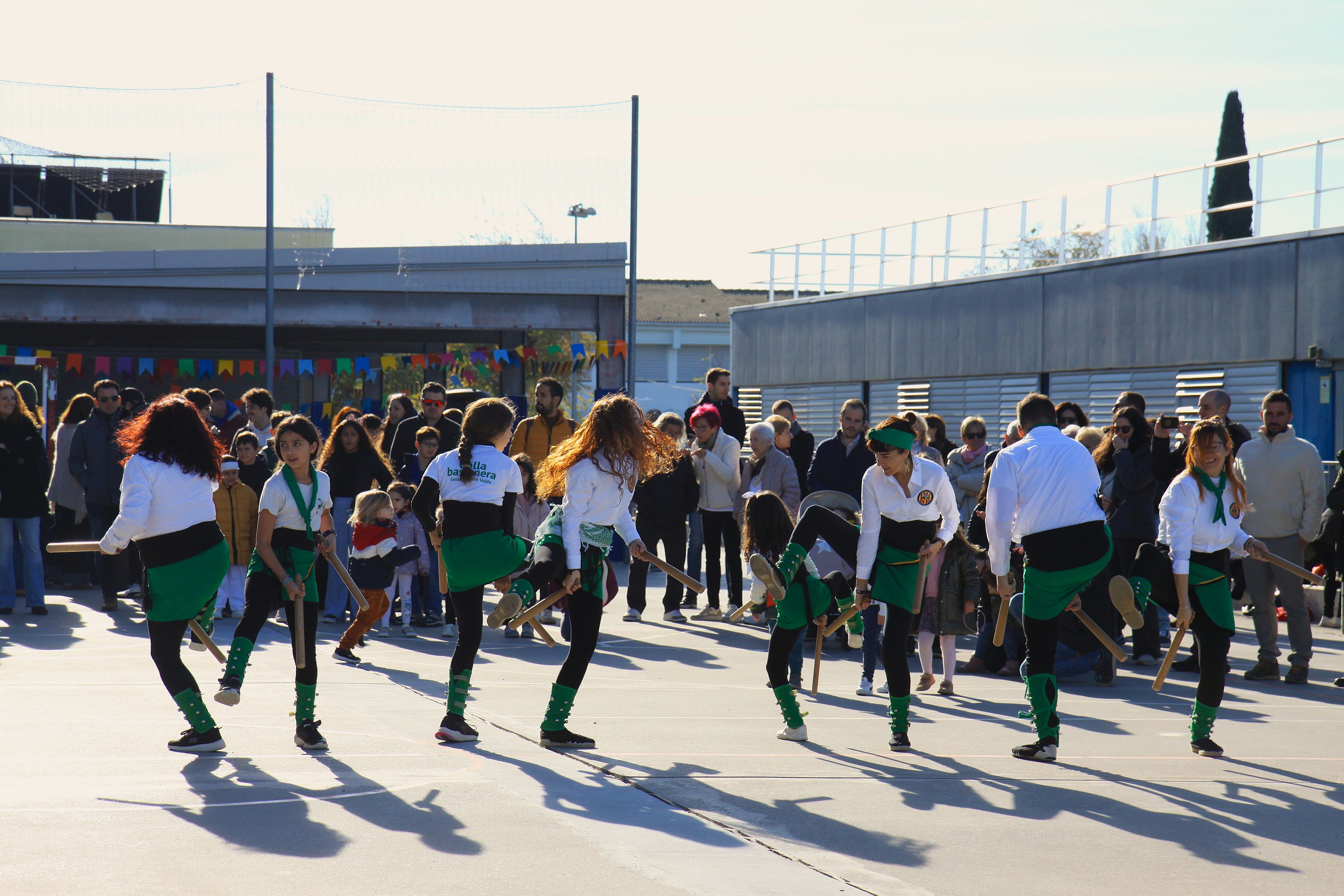 L'actuació dels bastoners ha obert la matinal d'activitats. Foto: Laia Jubany