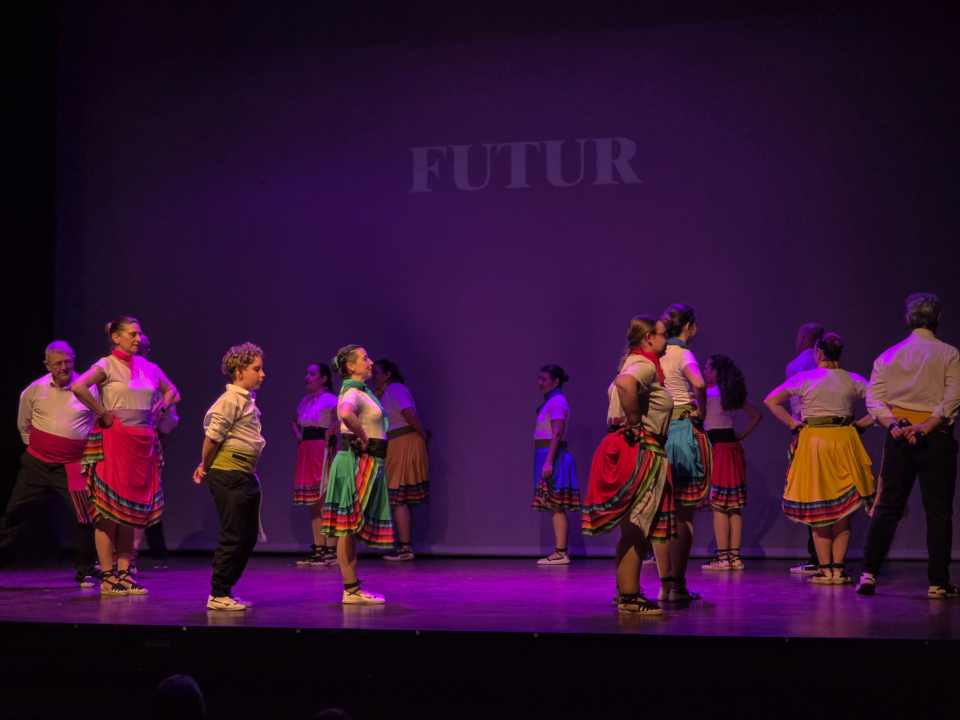 Commemoració dels La colla de gitanes de Ripollet a la celebració dels 70 anys de la Polca Cerdanyola. Foto: Marc Mata 