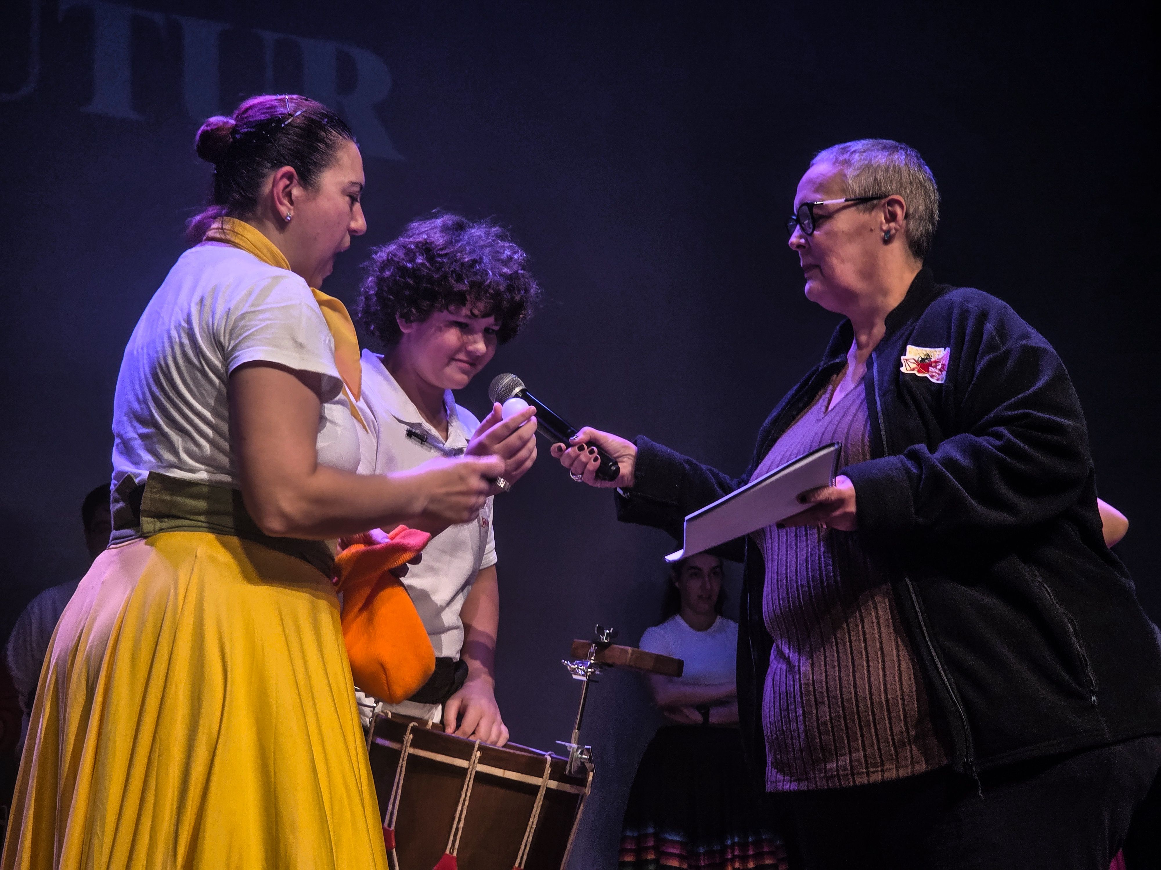 Sorteig d'unes paneres a la celebració La colla de gitanes de Ripollet a la celebració dels 70 anys de la Polca Cerdanyola. Foto: Marc Mata 