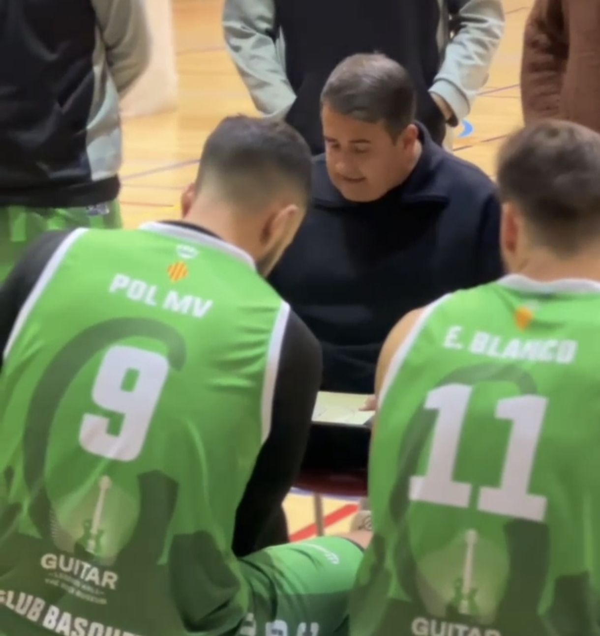 Dani Zamora, entrenador del CB Cerdanyola, dóna indicacions. FOTO: CB Cerdanyola