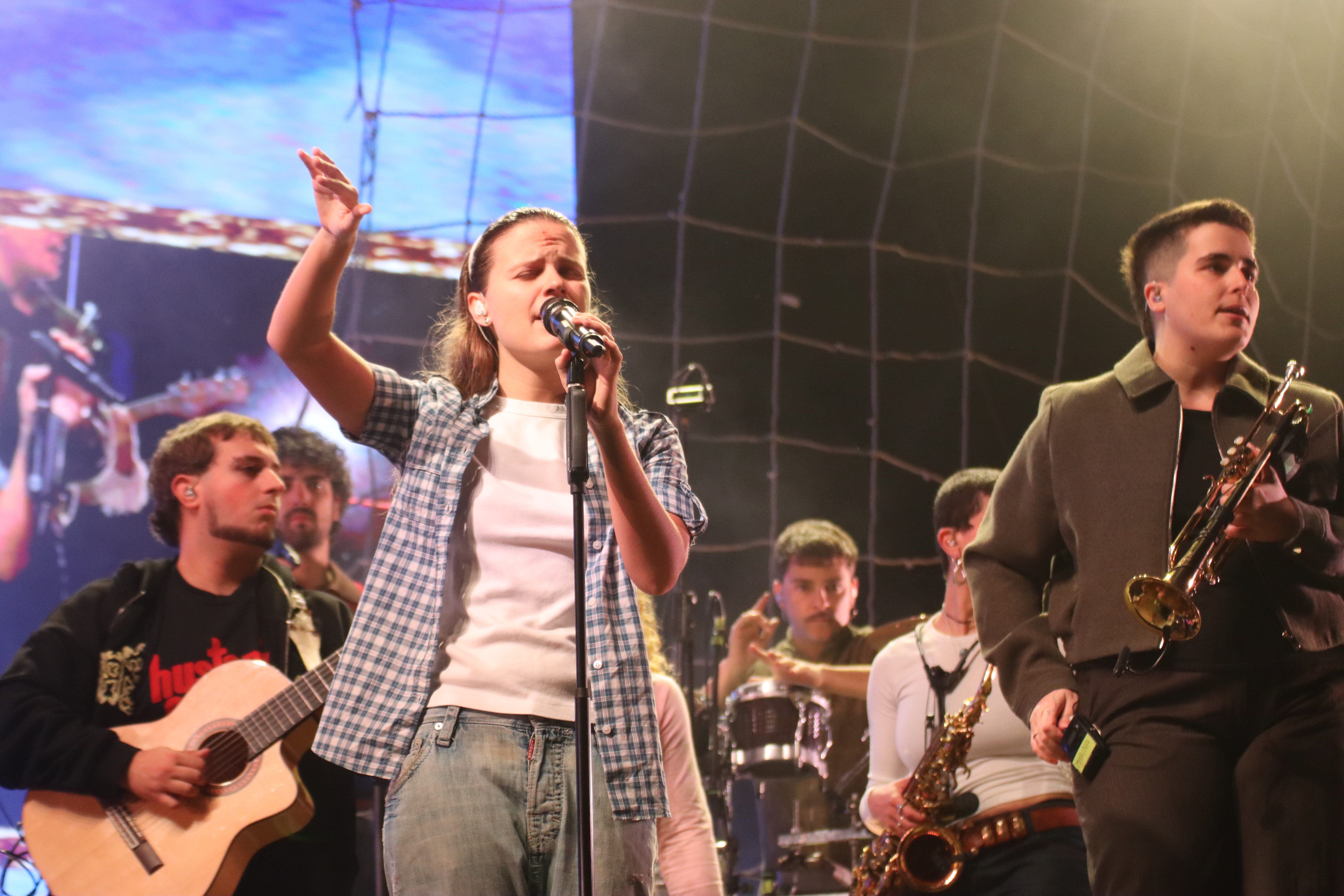 Mushkaa tanca gira a Cerdanyola i revoluciona a més de 2000 joves al parc Xarau. FOTO Marc Mata  