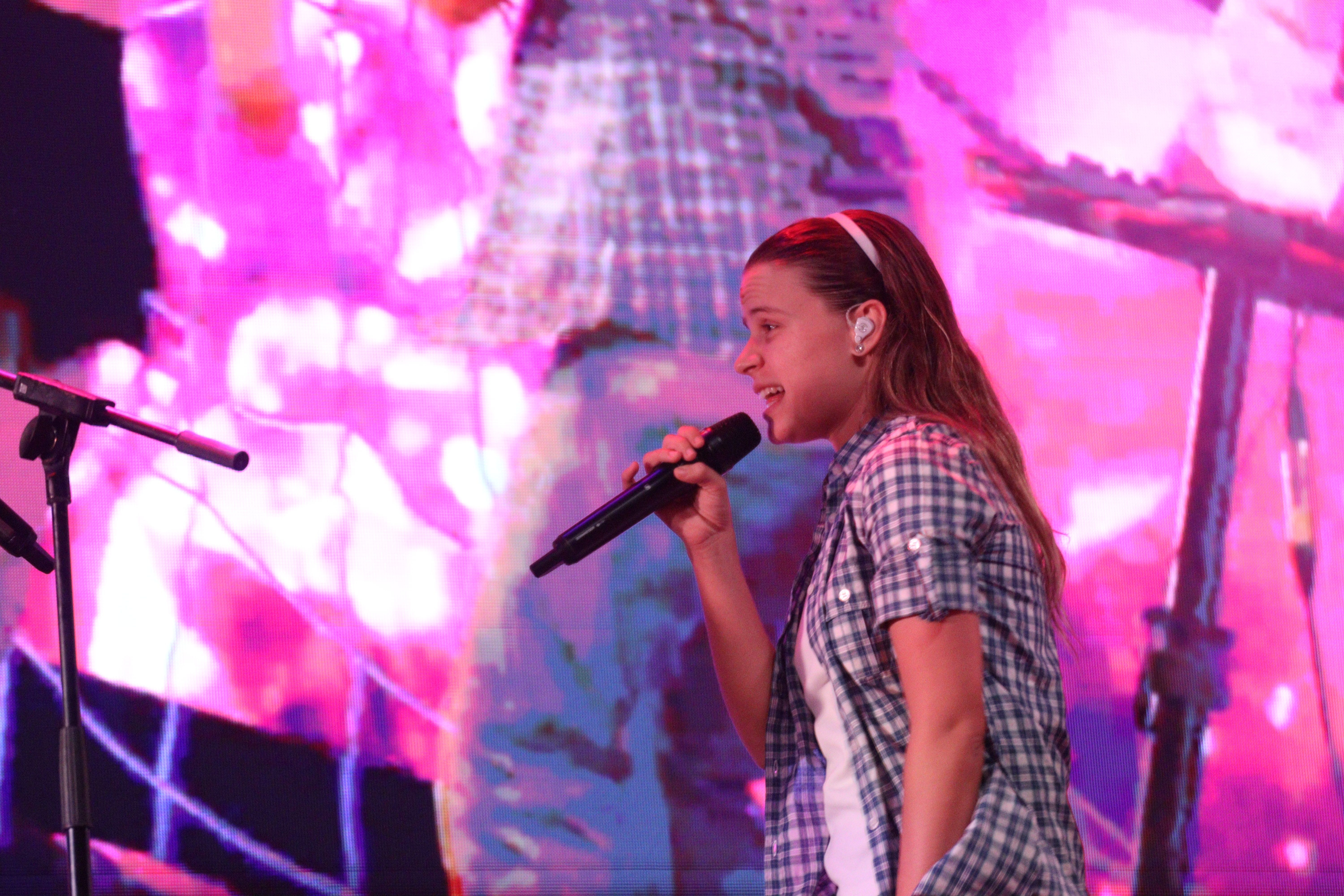 Mushkaa tanca gira a Cerdanyola i revoluciona a més de 2000 joves al parc Xarau. FOTO Marc Mata  