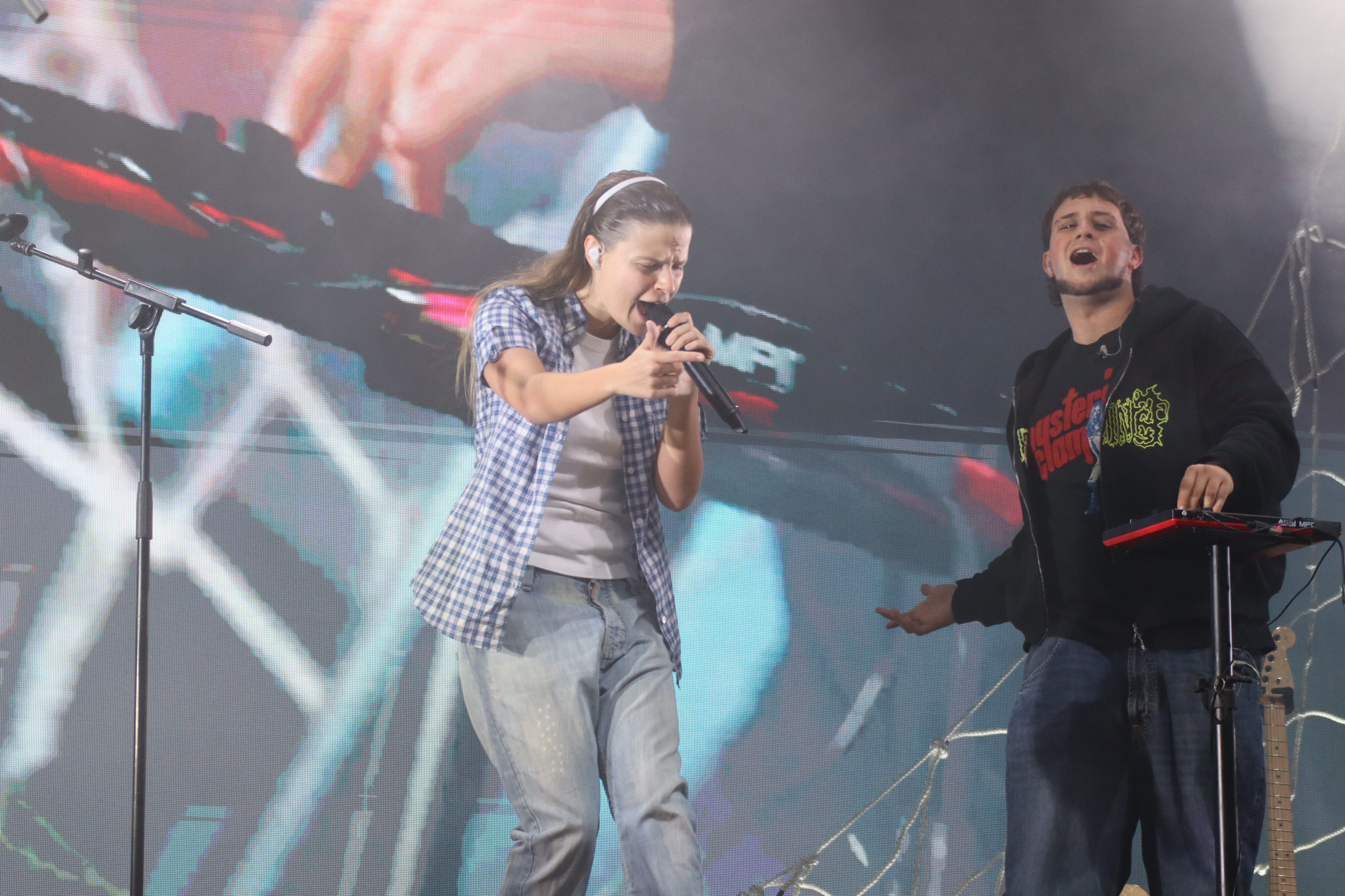 Mushkaa tanca gira a Cerdanyola i revoluciona a més de 2000 joves al parc Xarau. FOTO Marc Mata  