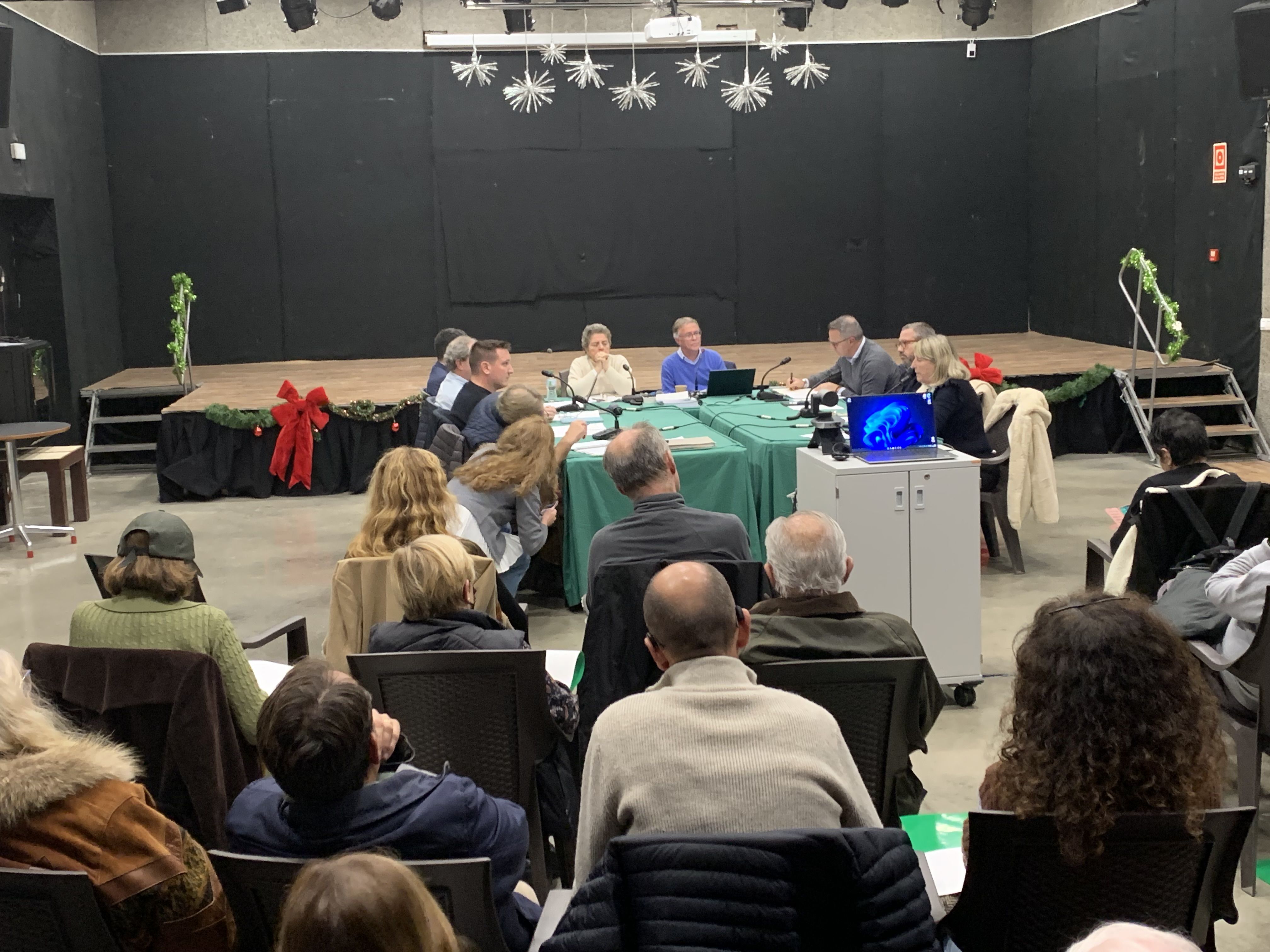 Ple extraordinari de l'EMD de Bellaterra sobre la segregació, el dia 29 es debatrà l'informe per presentar-lo a la Generalitat. FOTO: Judit Josa.