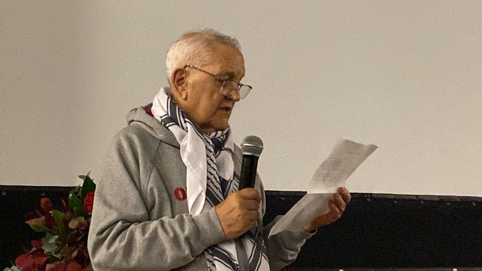 Parlament de Jordi Mena ahir, dijous 18 de desembre, al Teatre Ateneu de Cerdanyola. FOTO: Juan Antonio Hidalgo