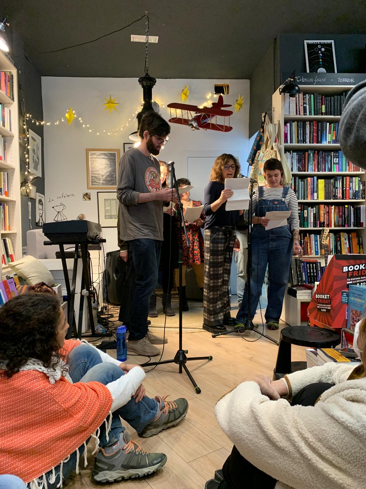 Lectura dramatitzada de Conte de Nadal entre llibres. FOTO: Judit Josa