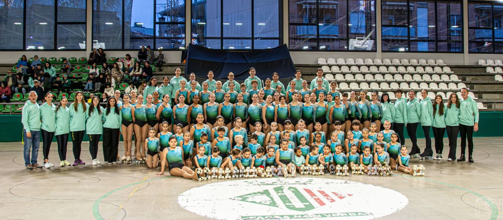 Fotografia de les patinadores del club de patinatge artístic. FOTO: CPACV