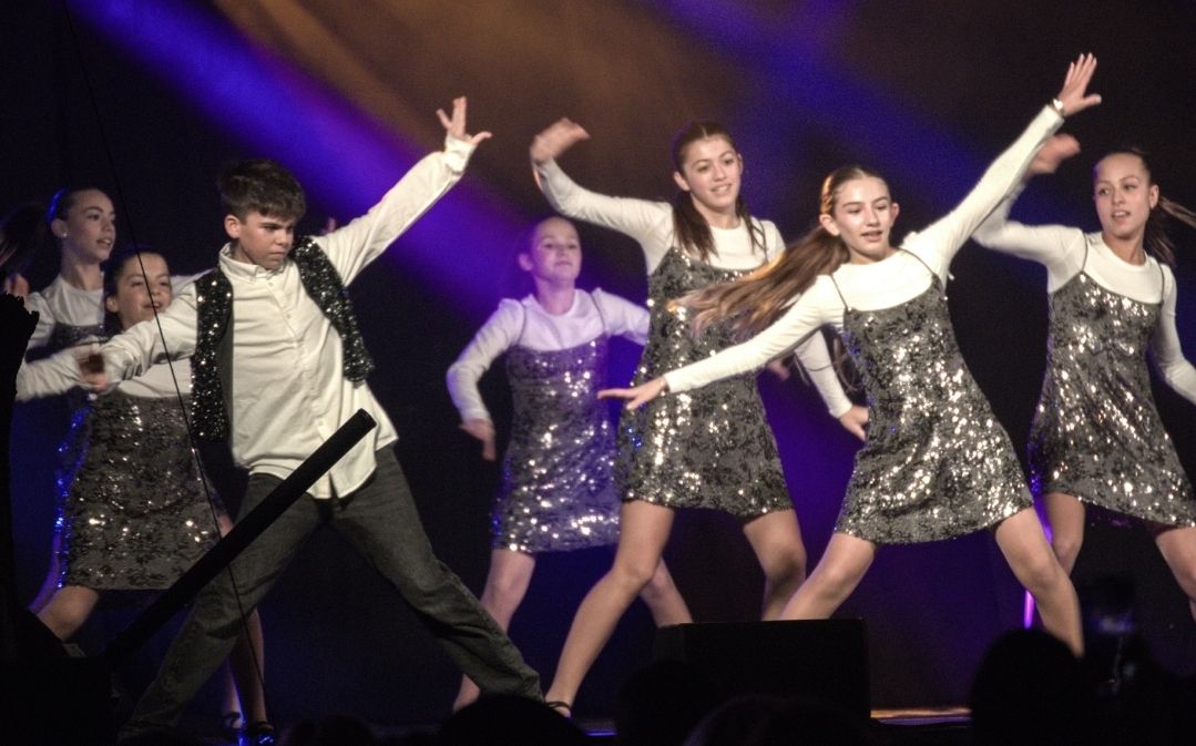 Exhibició d'escoles de dansa al parc del Turonet. FOTO: Marc Mata