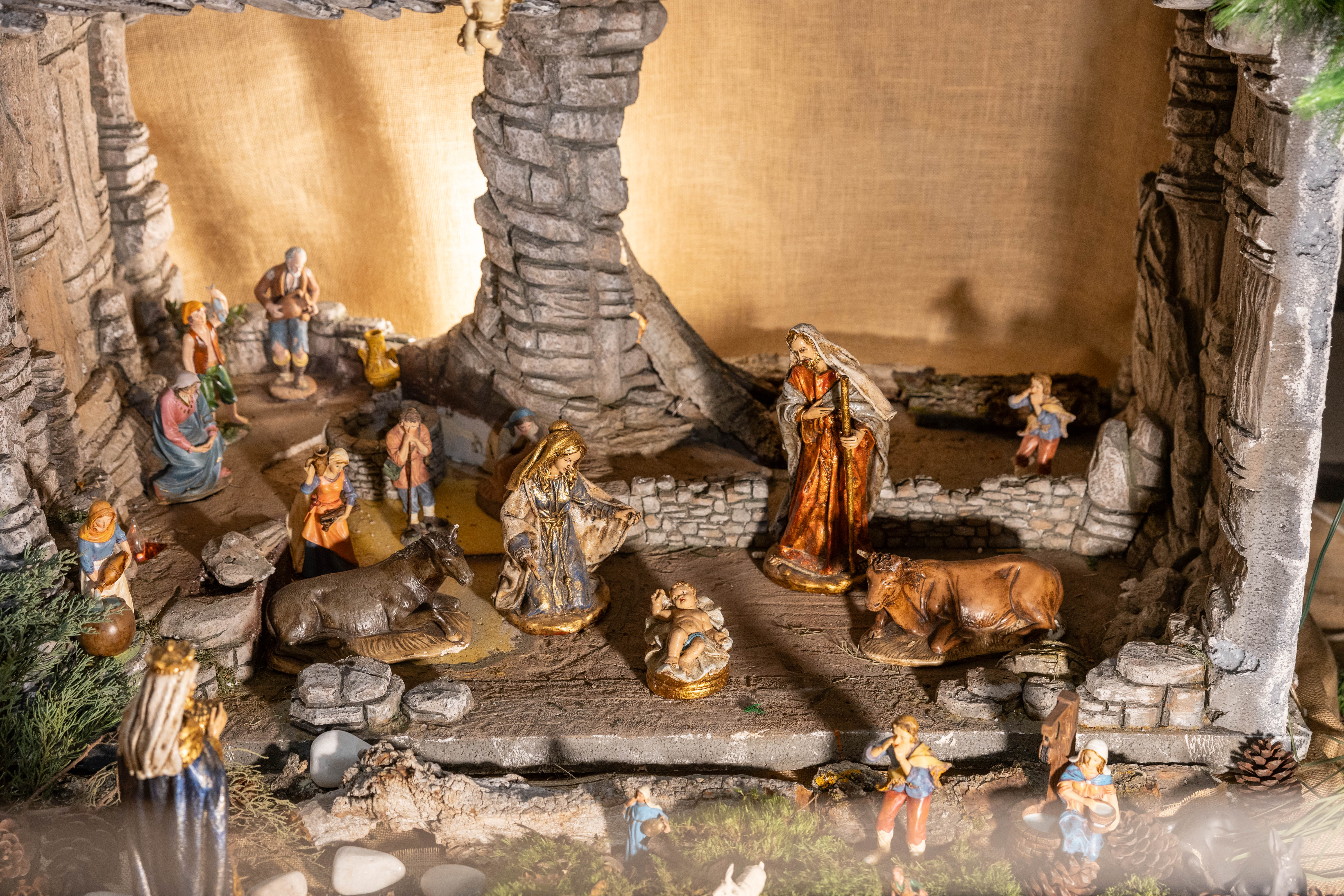 El pessebre Parroquia St Marti homenatja al desaparegut Salvador Clota, un reconegut pessebriste cerdanyolenc, ja que està fet amb les figuretes que va cedir la seva família. FOTO: Arnau Padilla