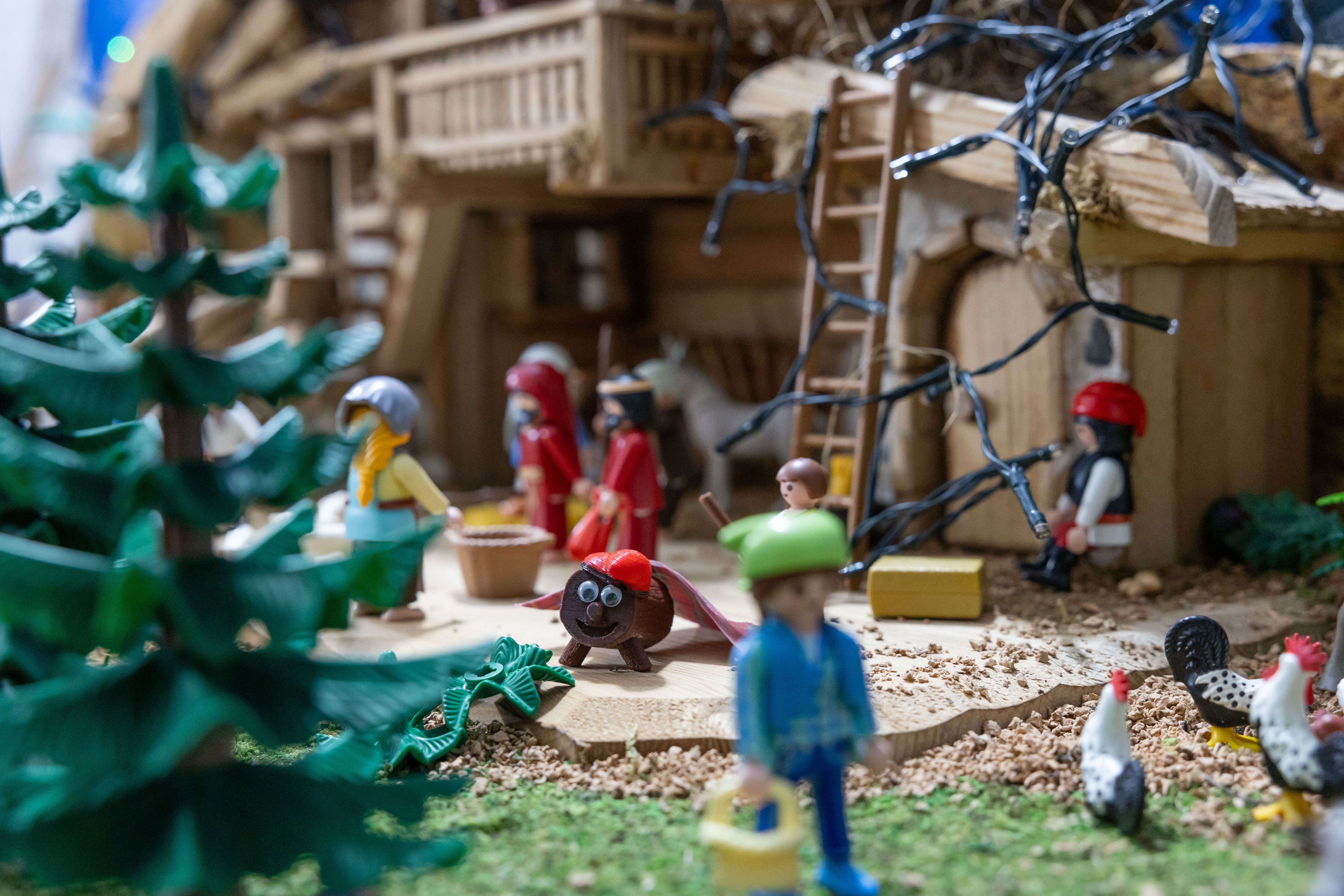 Pessebre del Col·legi Montserrat fet amb figures de playmobil, una incorporació d'aquest any a la ruta. FOTO: Arnau Padilla 