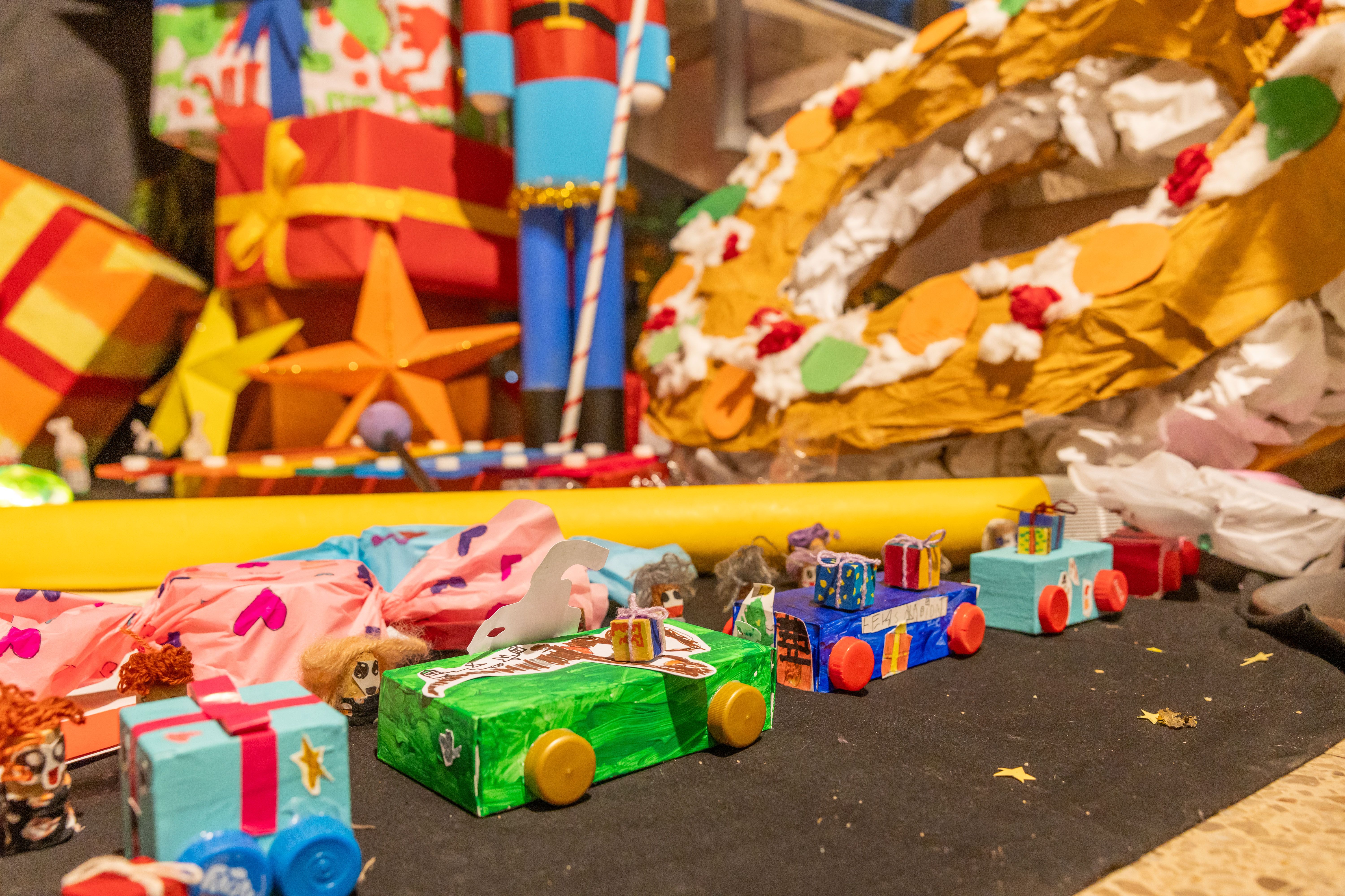 Pessebre de l'Ateneu, una colorista proposta plena de detalls dels alumnes de l'Escola d'Art de l'Ateneu. FOTO: Arnau Padilla