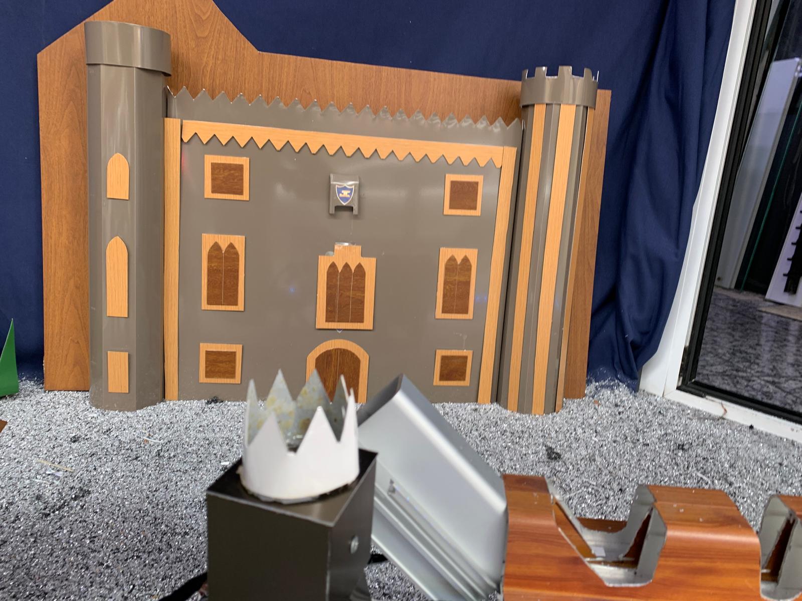 Aluminios Cordellas, que va recuperar una tradició de més de tres dècades amb la primera ruta del pessebre, ha incorporat una reproducció del Castell de Sant Marçal. FOTO: Judit Josa.