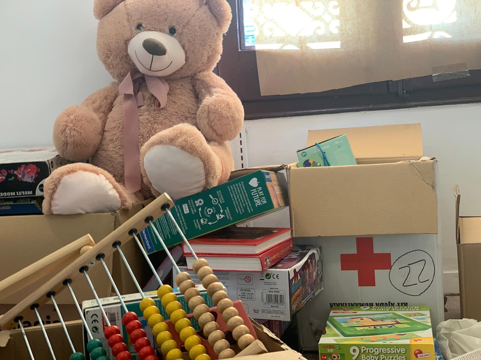 Joguines d'una Nit d'Il·lusió per a tothom, emmagatzemades a Ca n'Altimira, on aquests dies s'han repartit entre les famílies. FOTO: Judit Josa