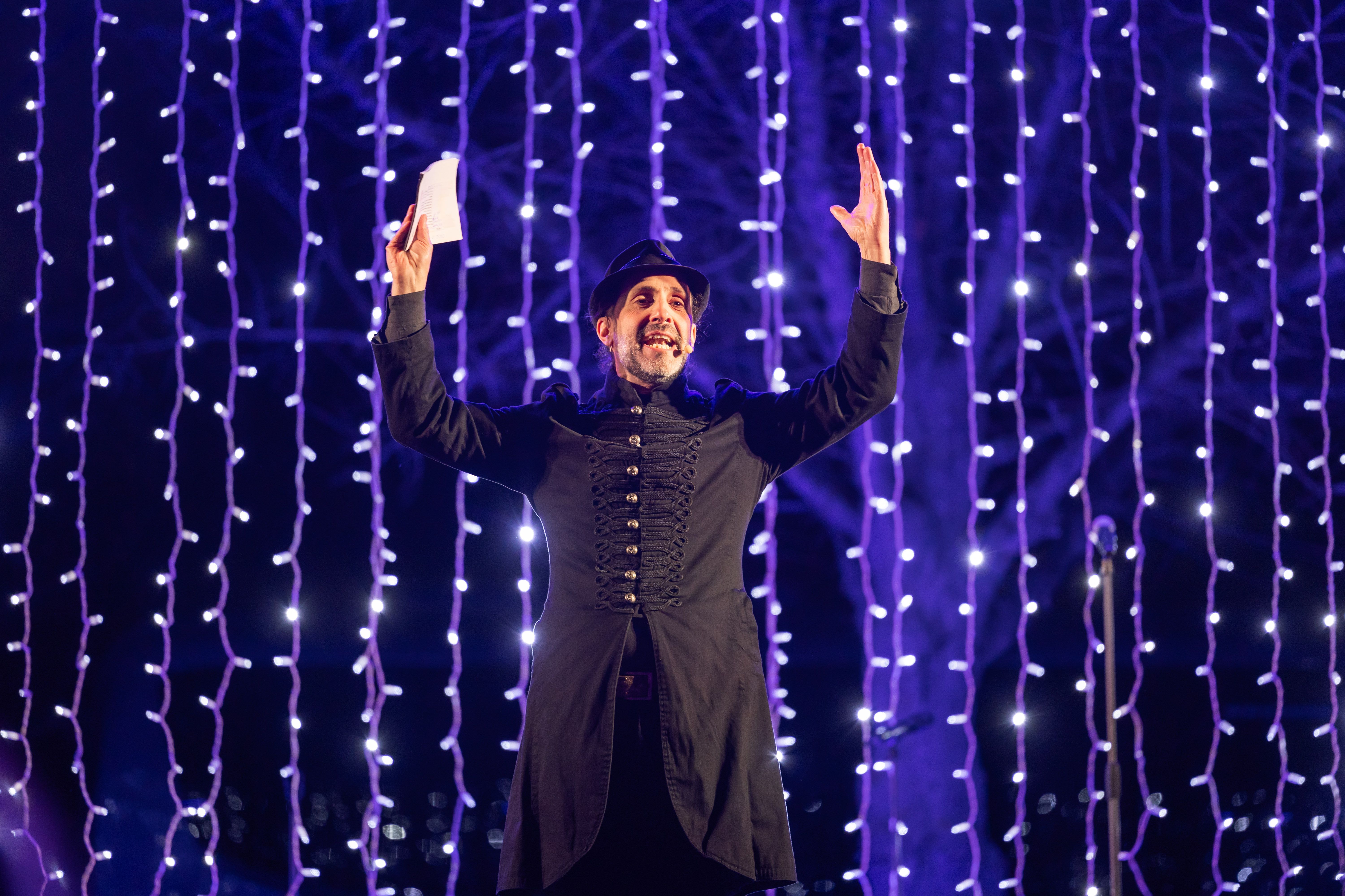 El presentador de la recepció als Reis Mags, al Parc del Turonet. FOTO: Arnau padilla