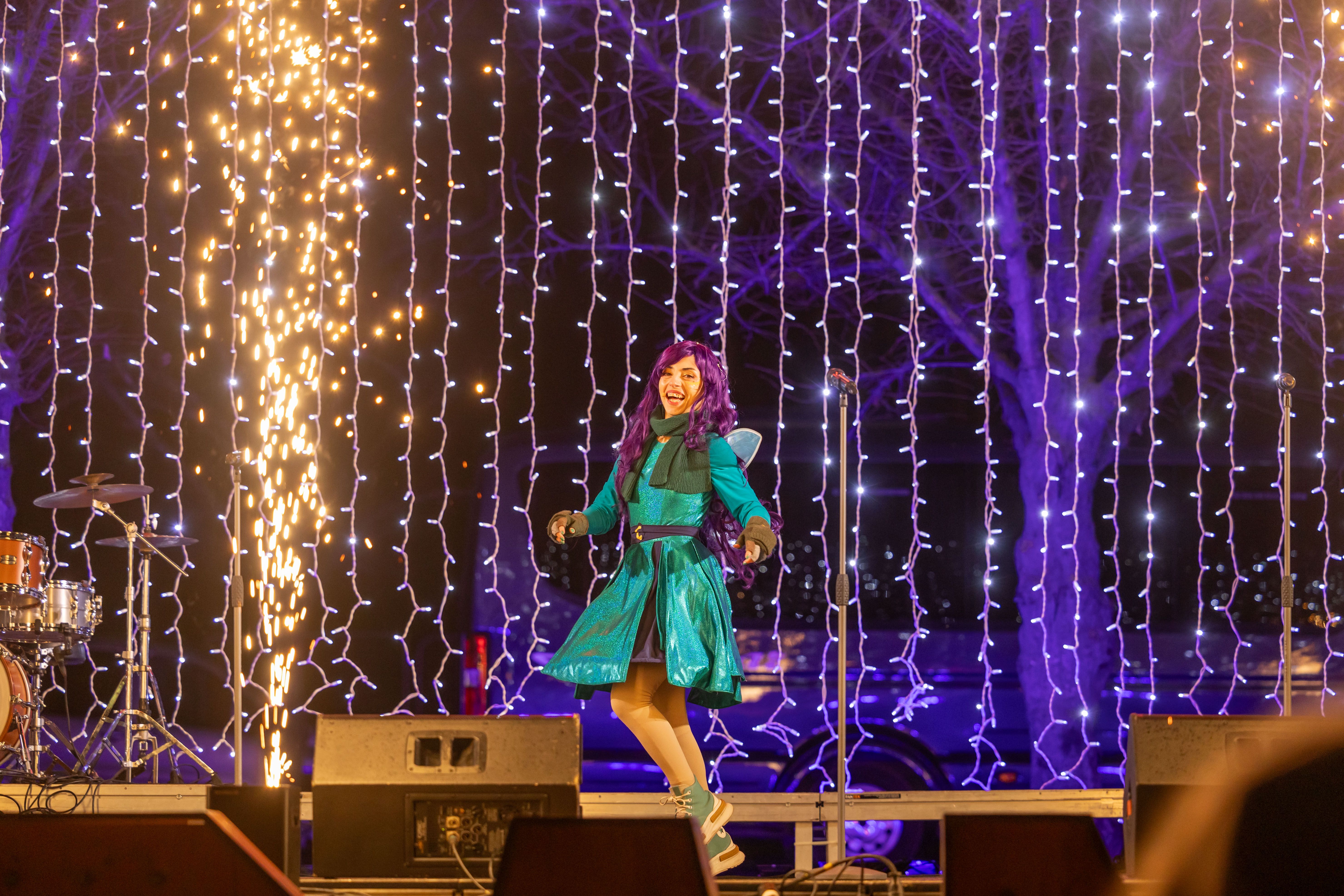 Actuació de la Fada Alba la nit de Reis (Arnau Padilla)