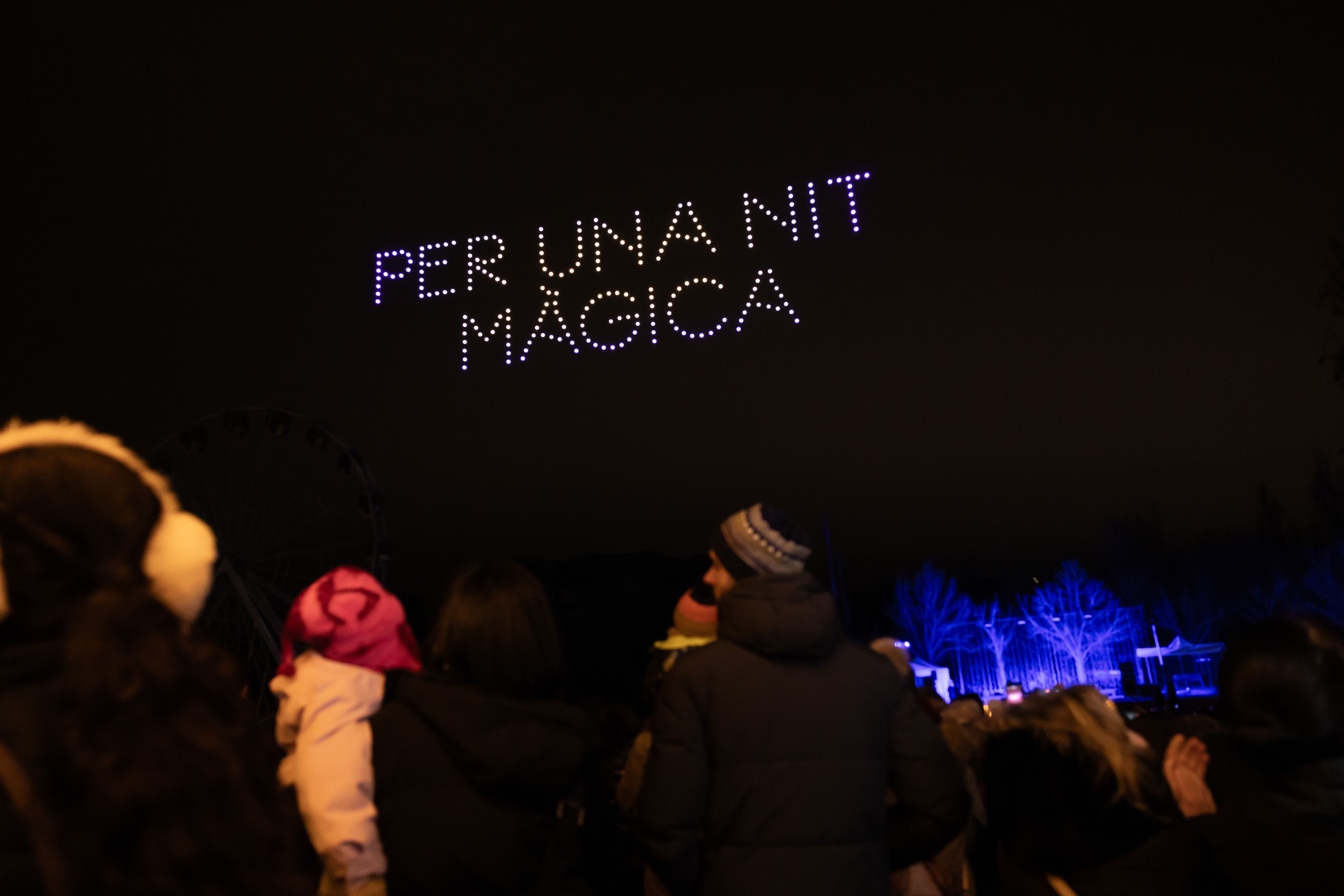Els drons il·luminen el Parc del Turonet en la nit més màgica de l’any (Arnau Padilla)