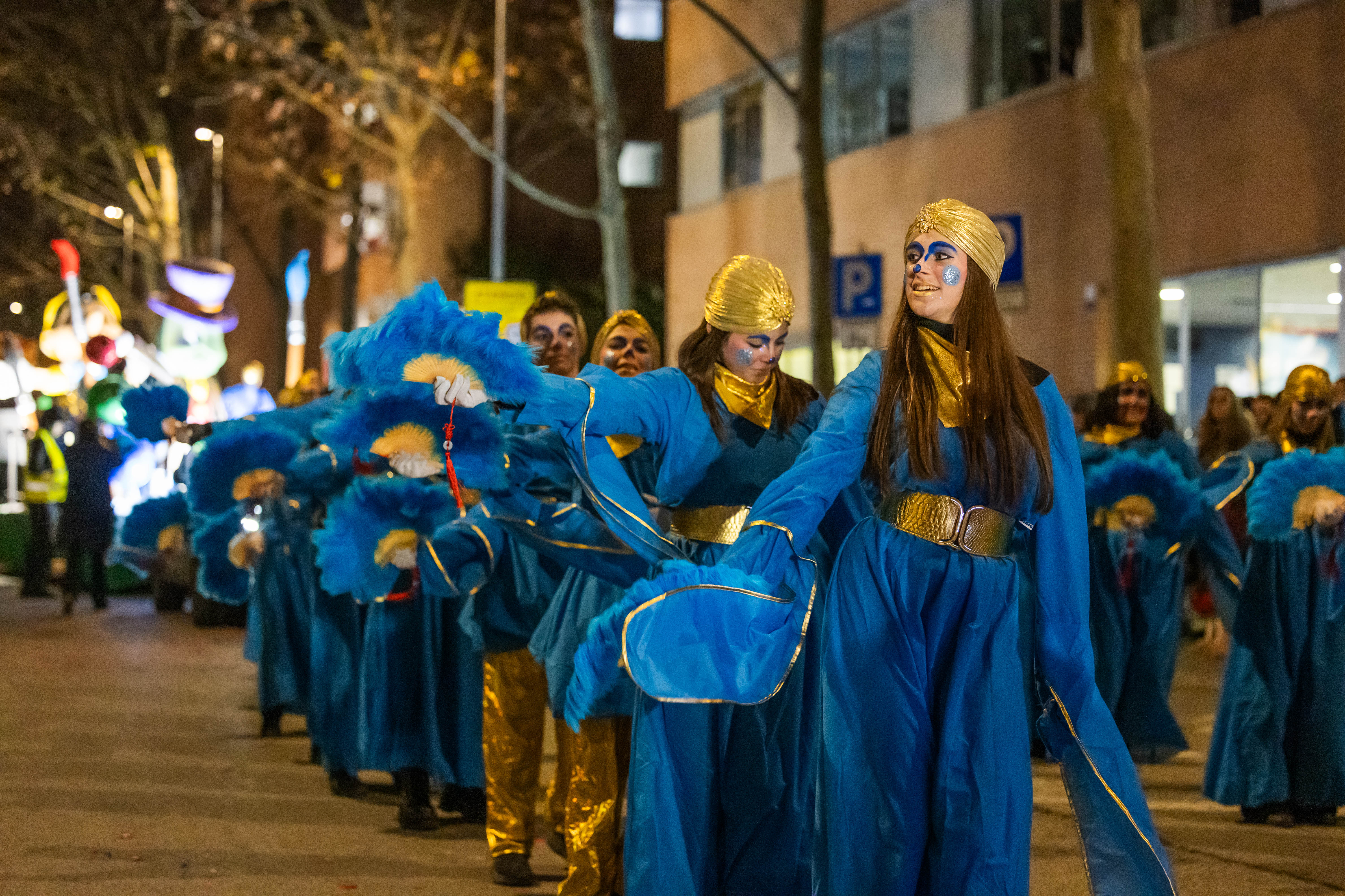 Cos de ball, format per voluntariat de Cerdanyola, acompanya als Reis Mags. FOTO: Arnau Padilla.