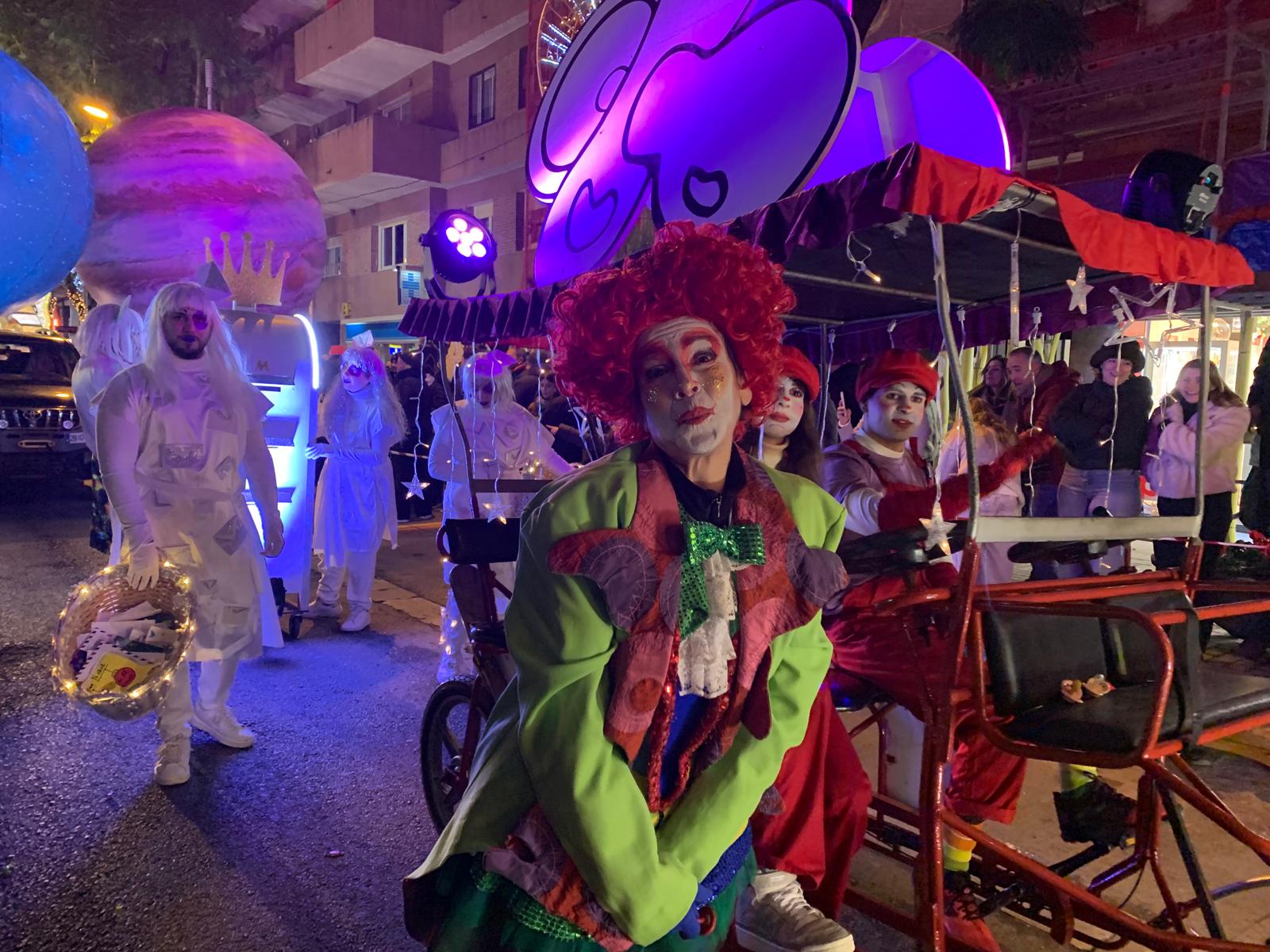 Personatges de llum, de l'imaginari infantil i del teatre en la comitiva reial. FOTO: Judit Josa