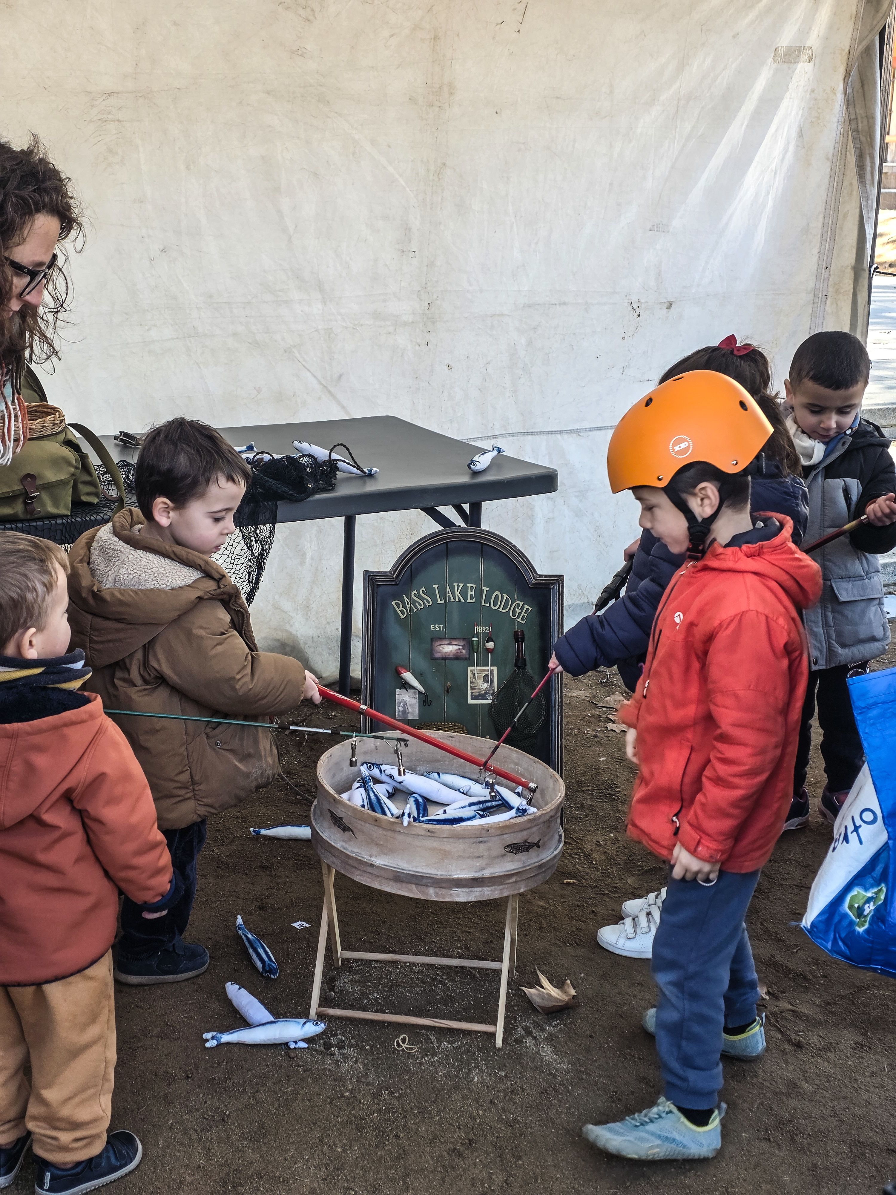 Activitat infantil a la plaça Sant Ramon. FOTO: Marc Mata