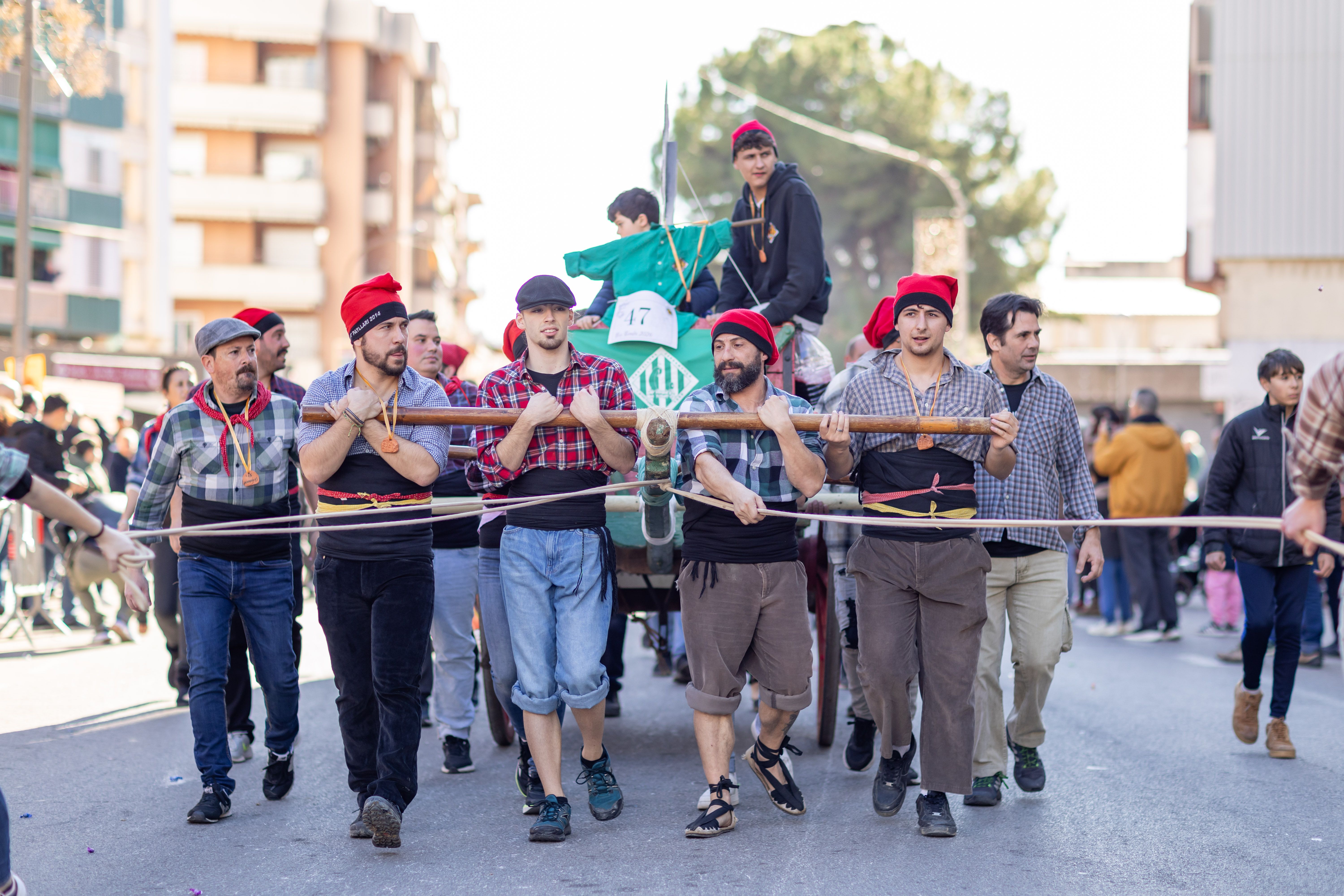 No ha faltat el carruatge humà dels castellers de Cerdanyola. Foto: Arnau Padilla