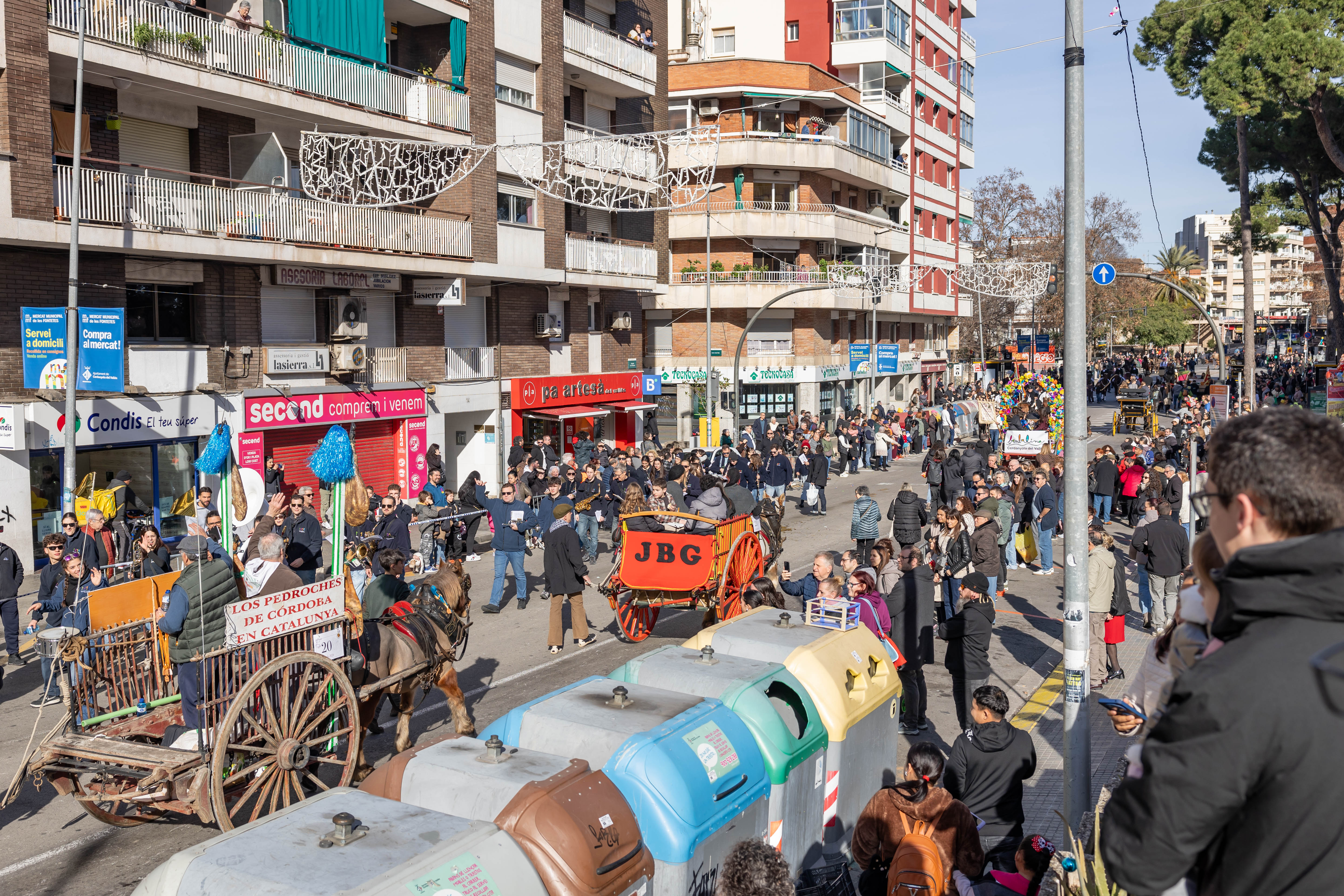Passada dels Tres Tombs per l'Avinguda Primavera. Foto: Arnau Padilla