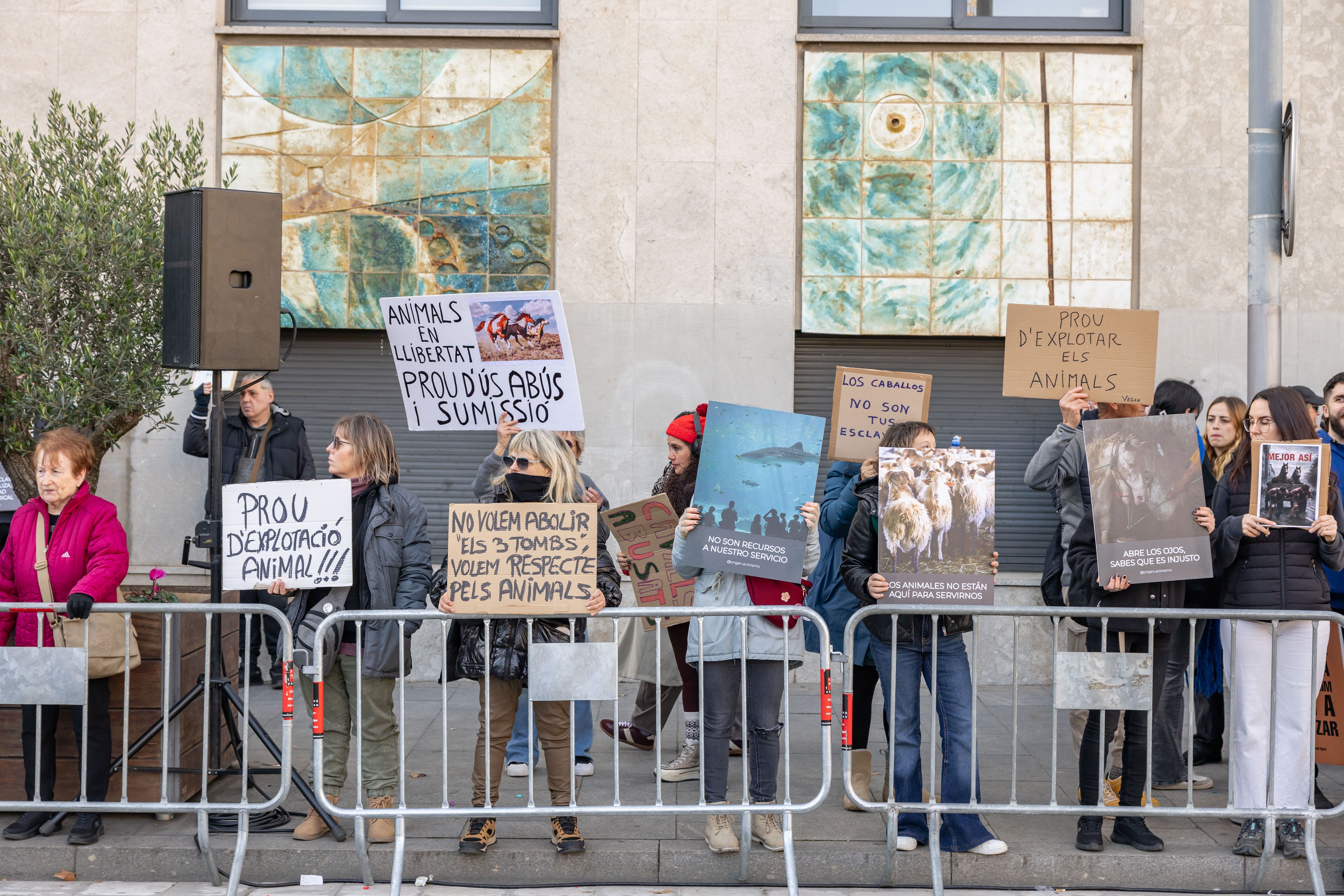 No han faltat les protestes contra aquesta festivitat. Foto: Arnau Padilla