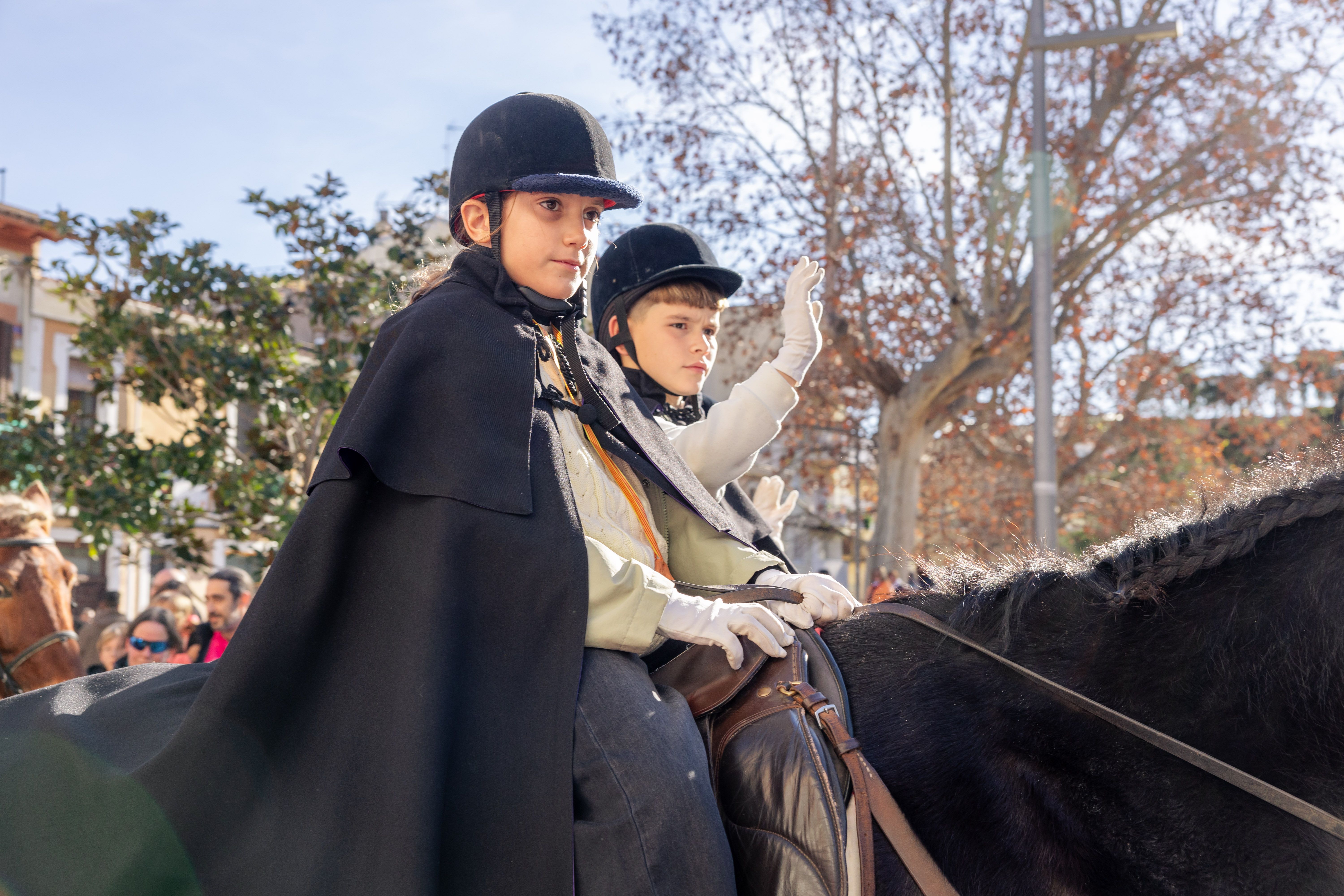 Els joves banderers. Foto: Arnau Padilla 