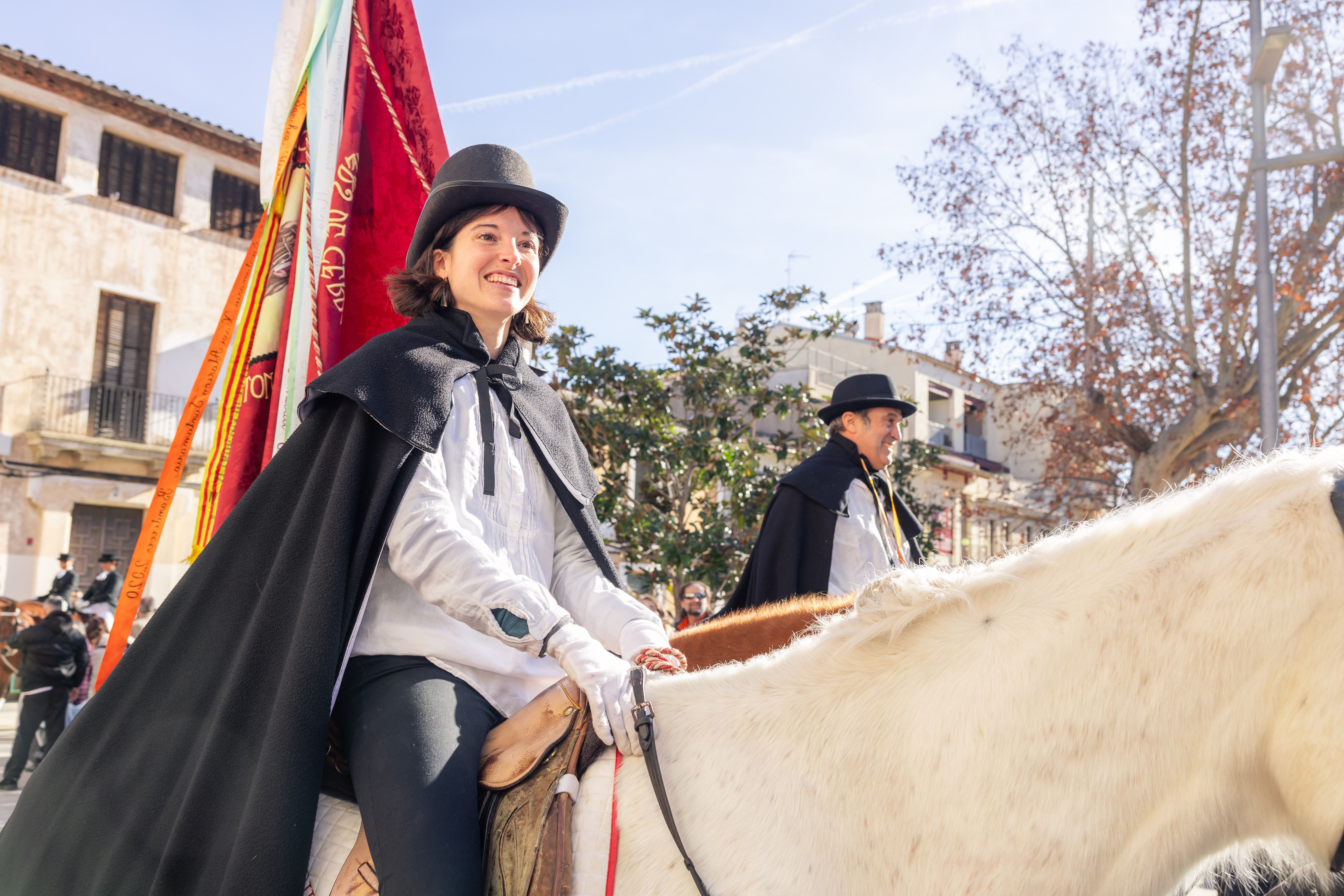 Els cordoners, Queralt Morral i Josep Morral, en representació de Can Feliu del Cantó, una casa amb cinc generacions de famílies pageses i que enguany compleix 180 anys. FOTO: Arnau Padilla. 