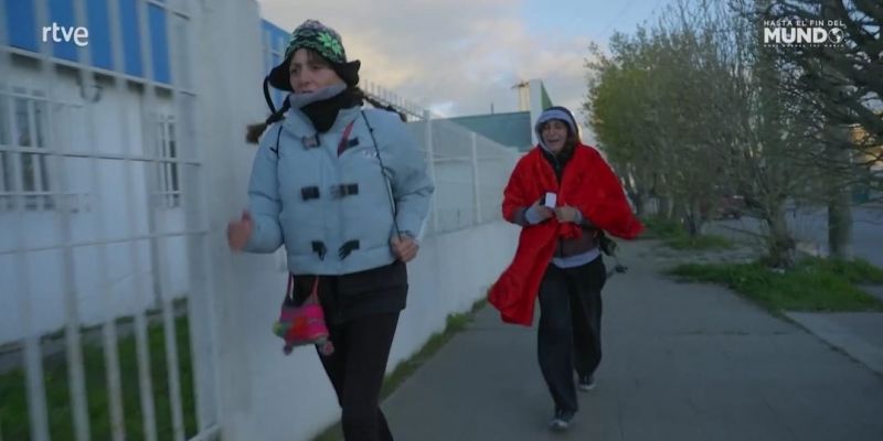 Yolanda Ramos i la seva neboda Ainoa correns per arribar les primeres. Foto:TVE