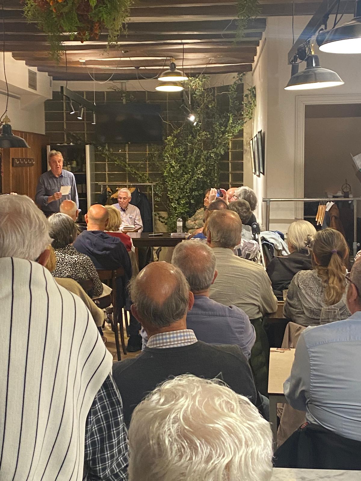 Presentació del llibre sobre Sant Ramon al Bar Grau. Foto: Miquel Sánchez