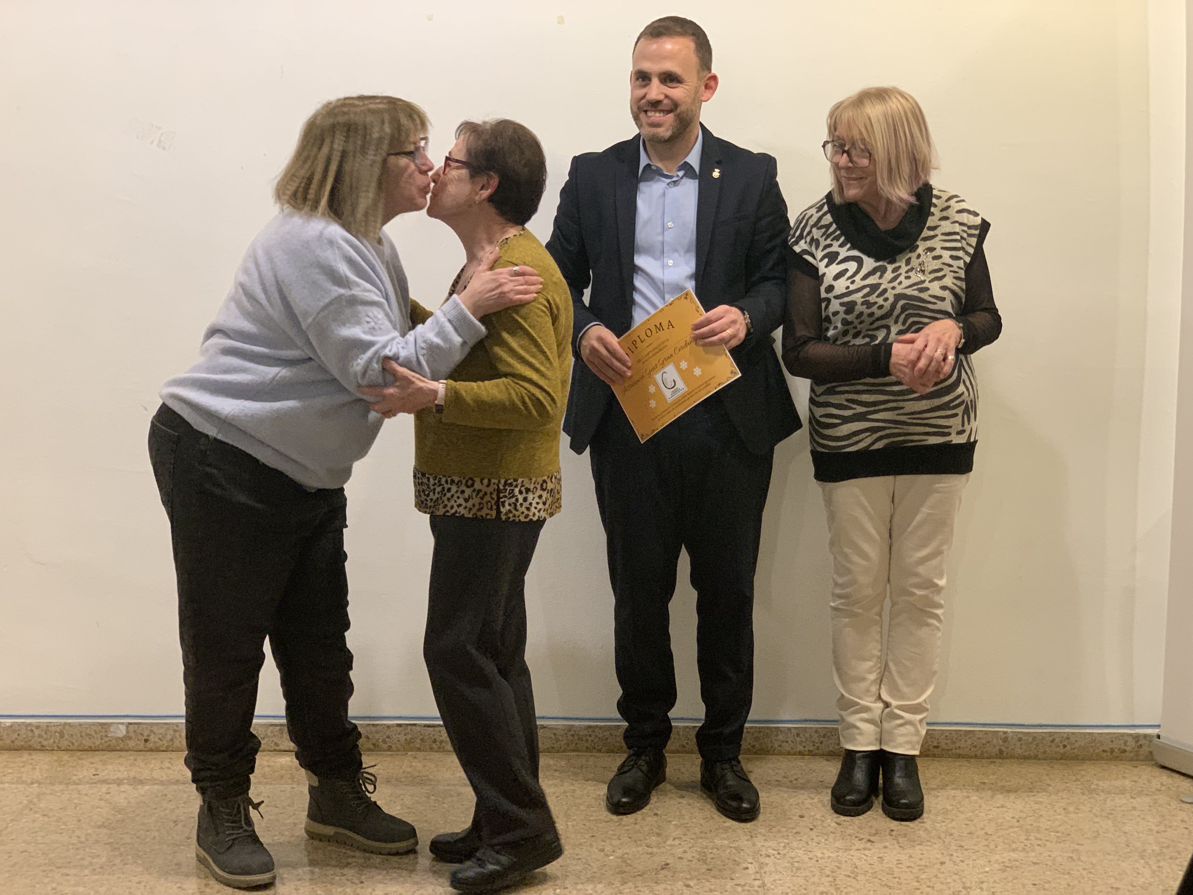 Lliurament de diplomes de reconeixement a entitats, comerços i equipaments municipals per la seva participació a la segona Ruta del Pessebre. FOTO: Judit Josa