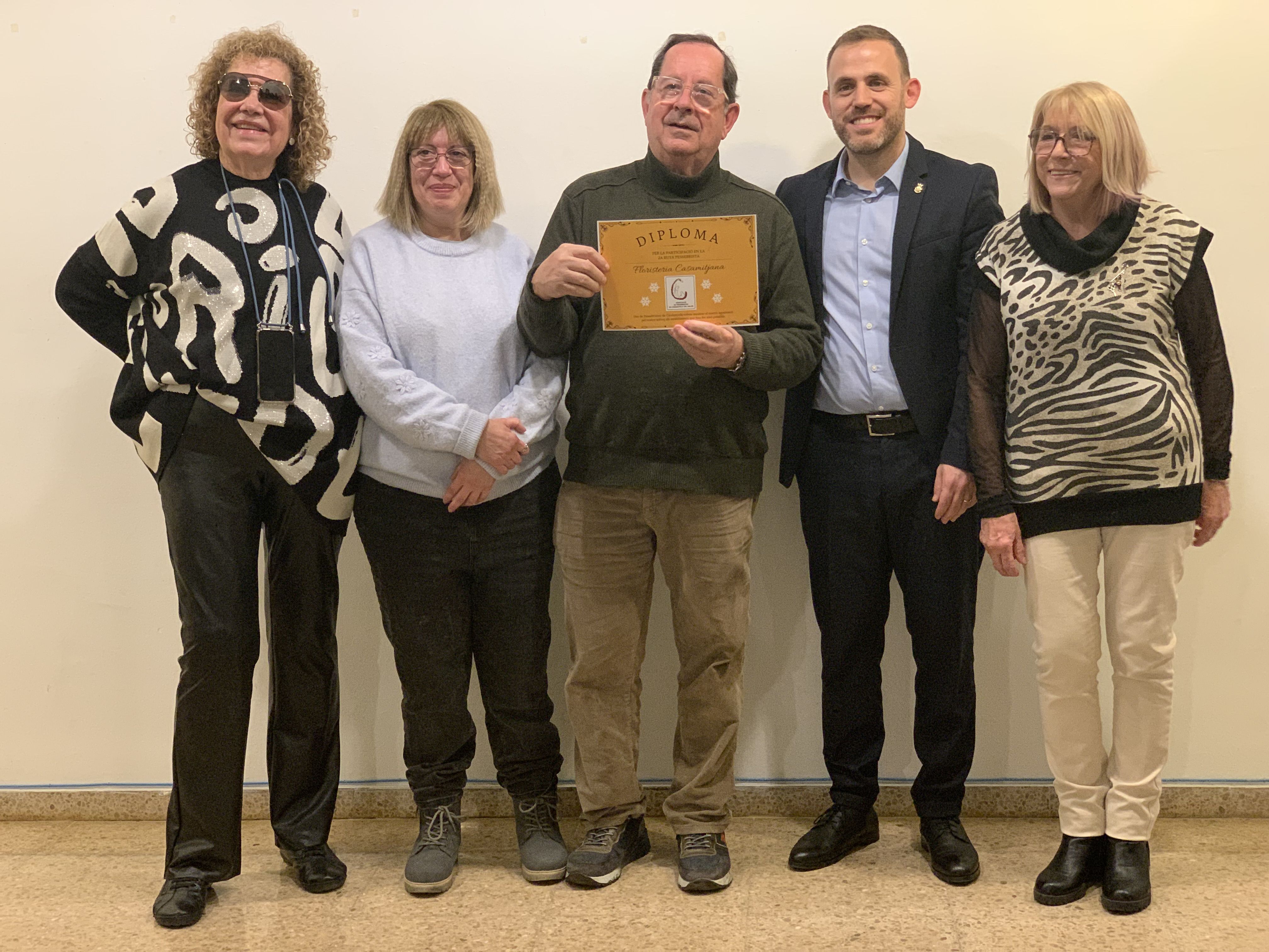 Lliurament de diplomes de reconeixement a entitats, comerços i equipaments municipals per la seva participació a la segona Ruta del Pessebre. FOTO: Judit Josa