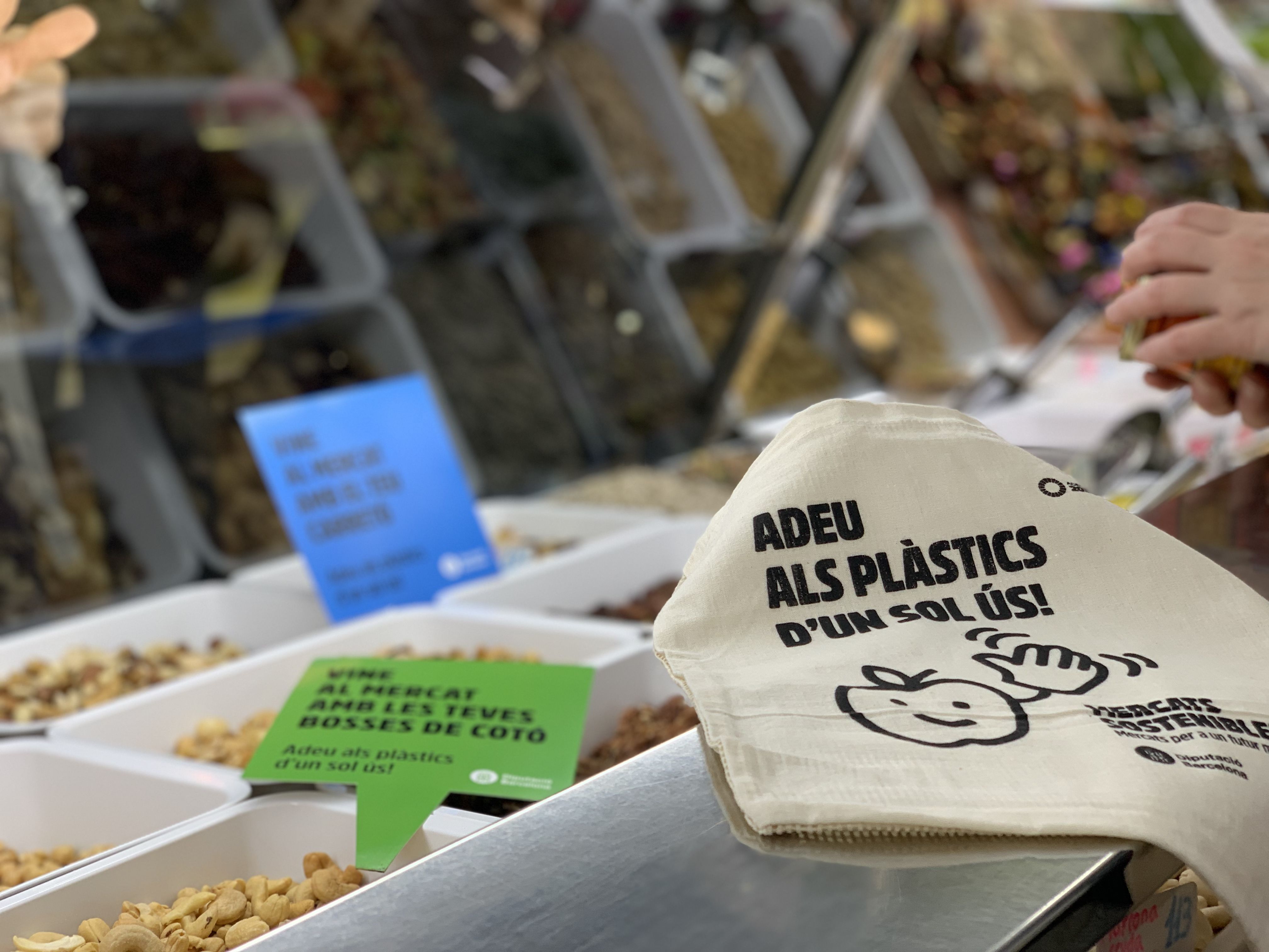 La bossa de tela permet guardar els aliments sense generar residus. Foto: Judit Josa