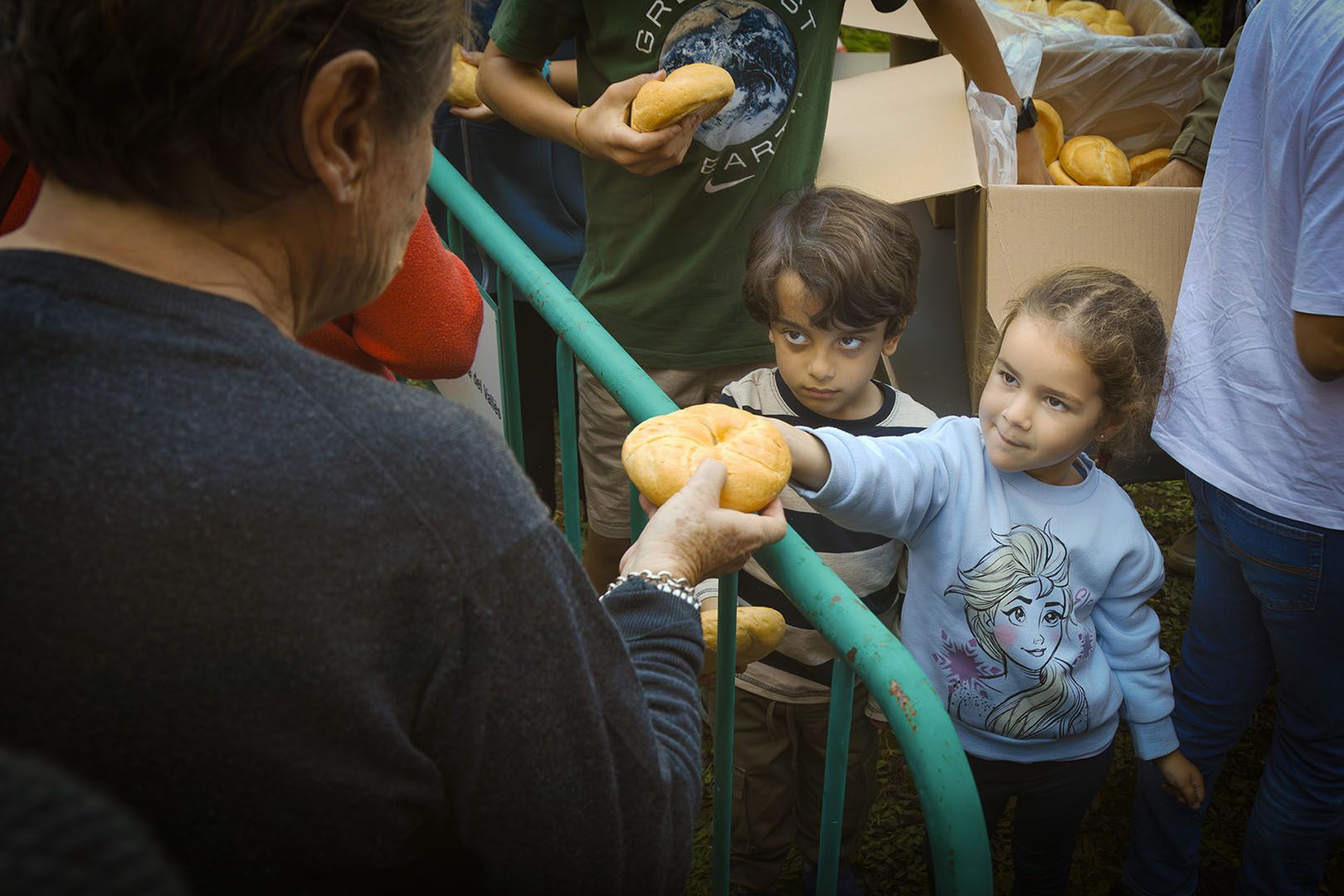 3r Premi en el 50 concurs de Sant Iscle per aquesta imatge dels pans beneits de Diego González