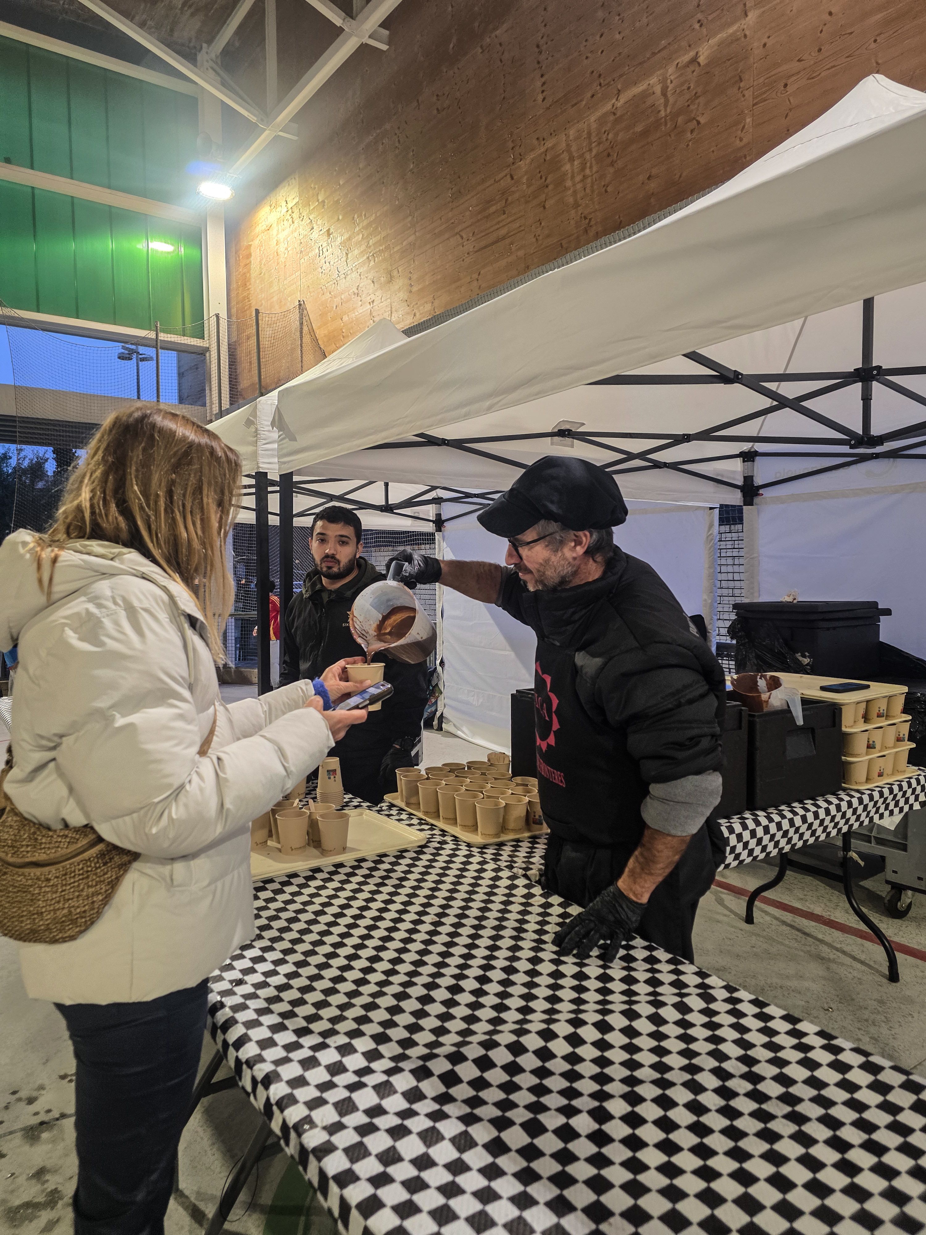 Xocolatada a la rebuda del Rei Carnestoltes a Can Xarau. FOTO Marc Mata  (14)