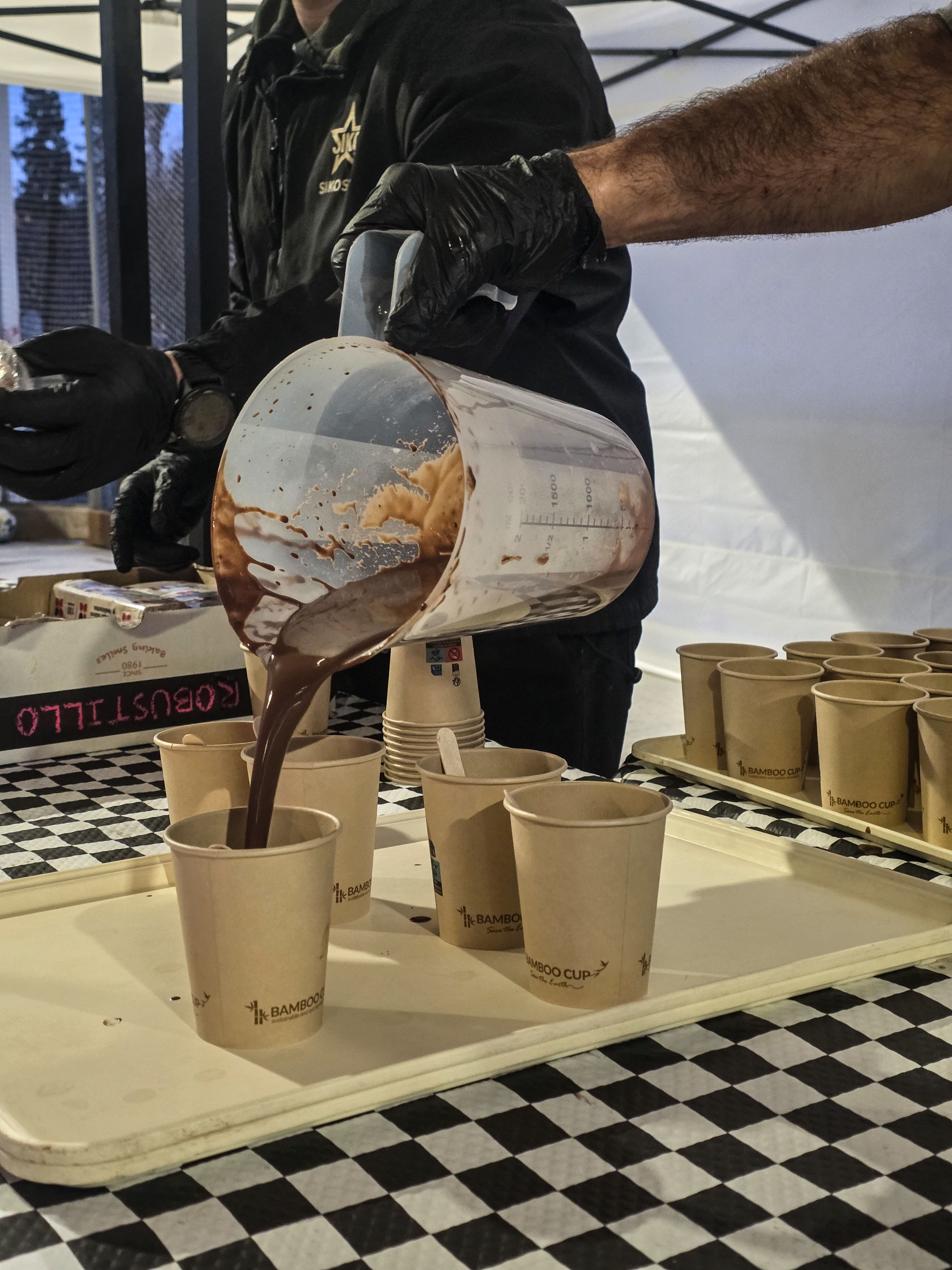 Xocolatada a la rebuda del Rei Carnestoltes a Can Xarau. FOTO Marc Mata  (15)